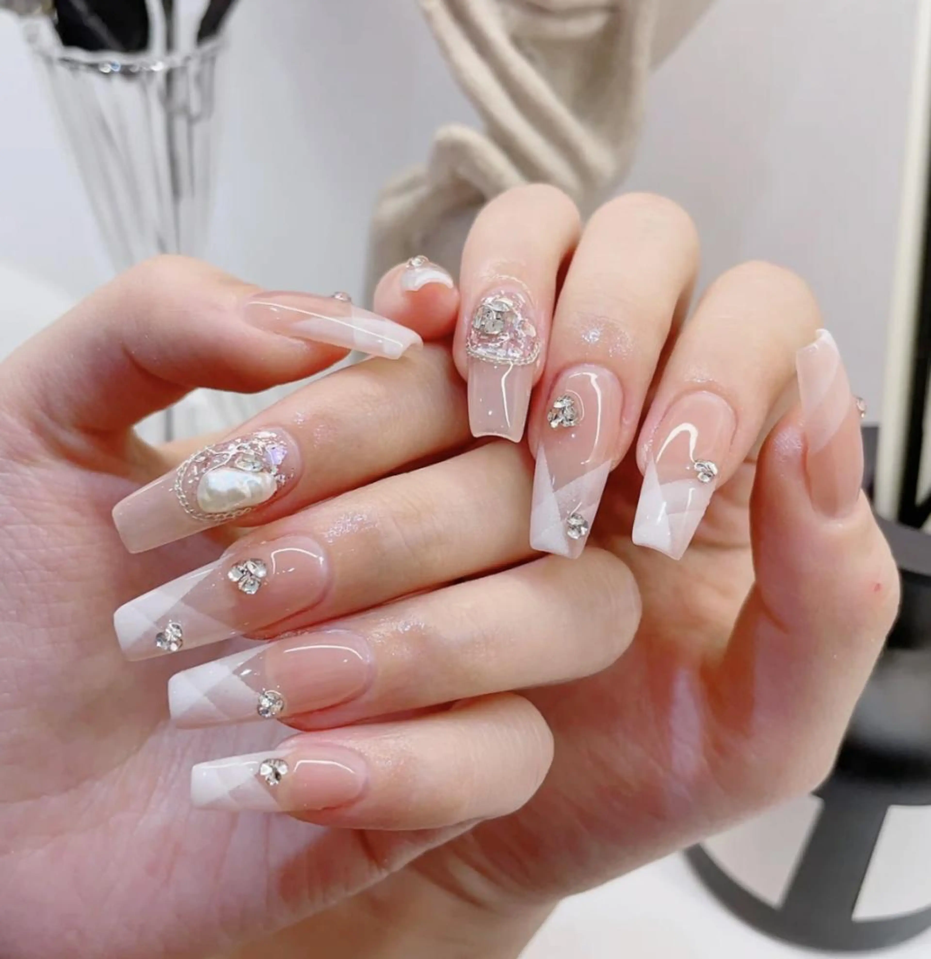 ネイル アートネイル 長さ出し ネイルチップ Queens ciciのネイルデザイン