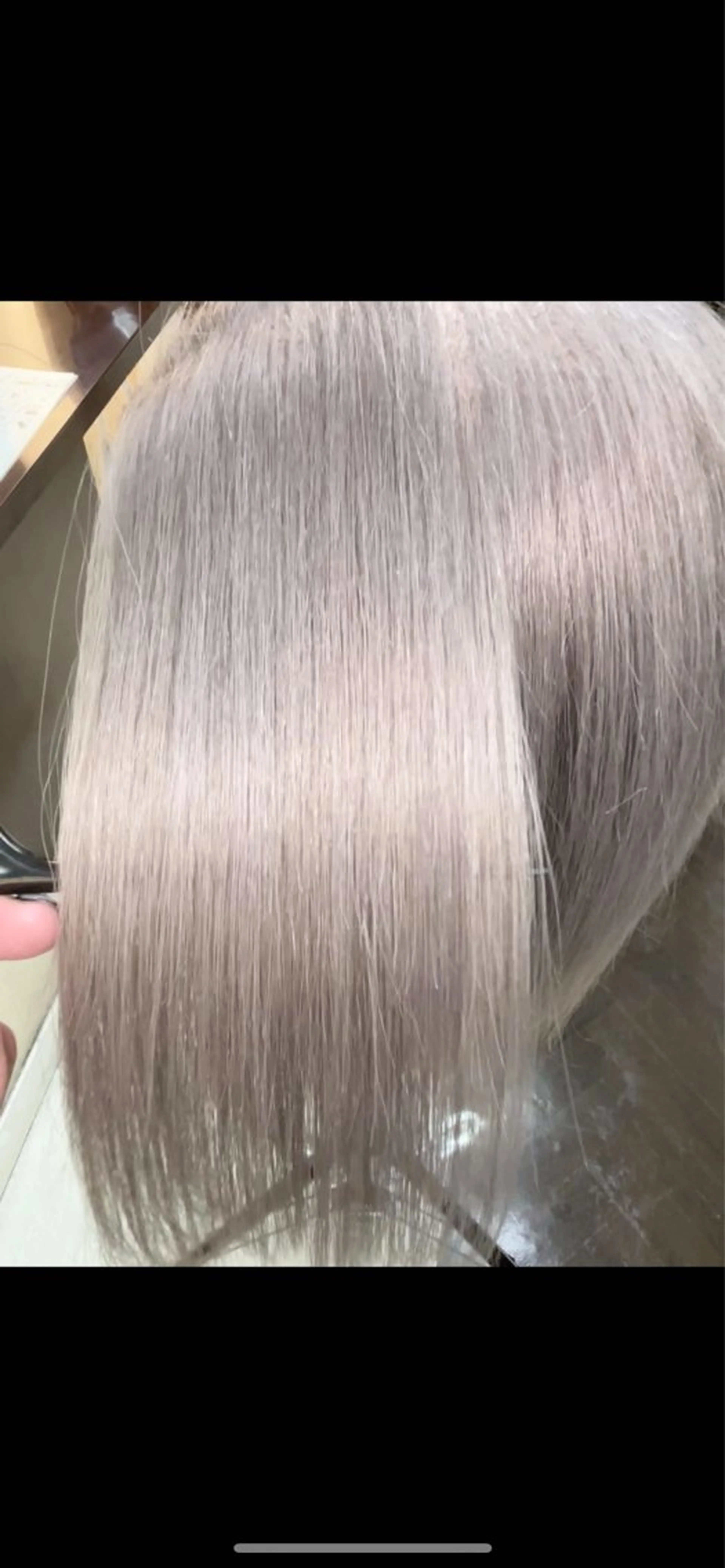 ロング カラー ブリーチ シルバー 上野 瑞貴のヘアスタイル