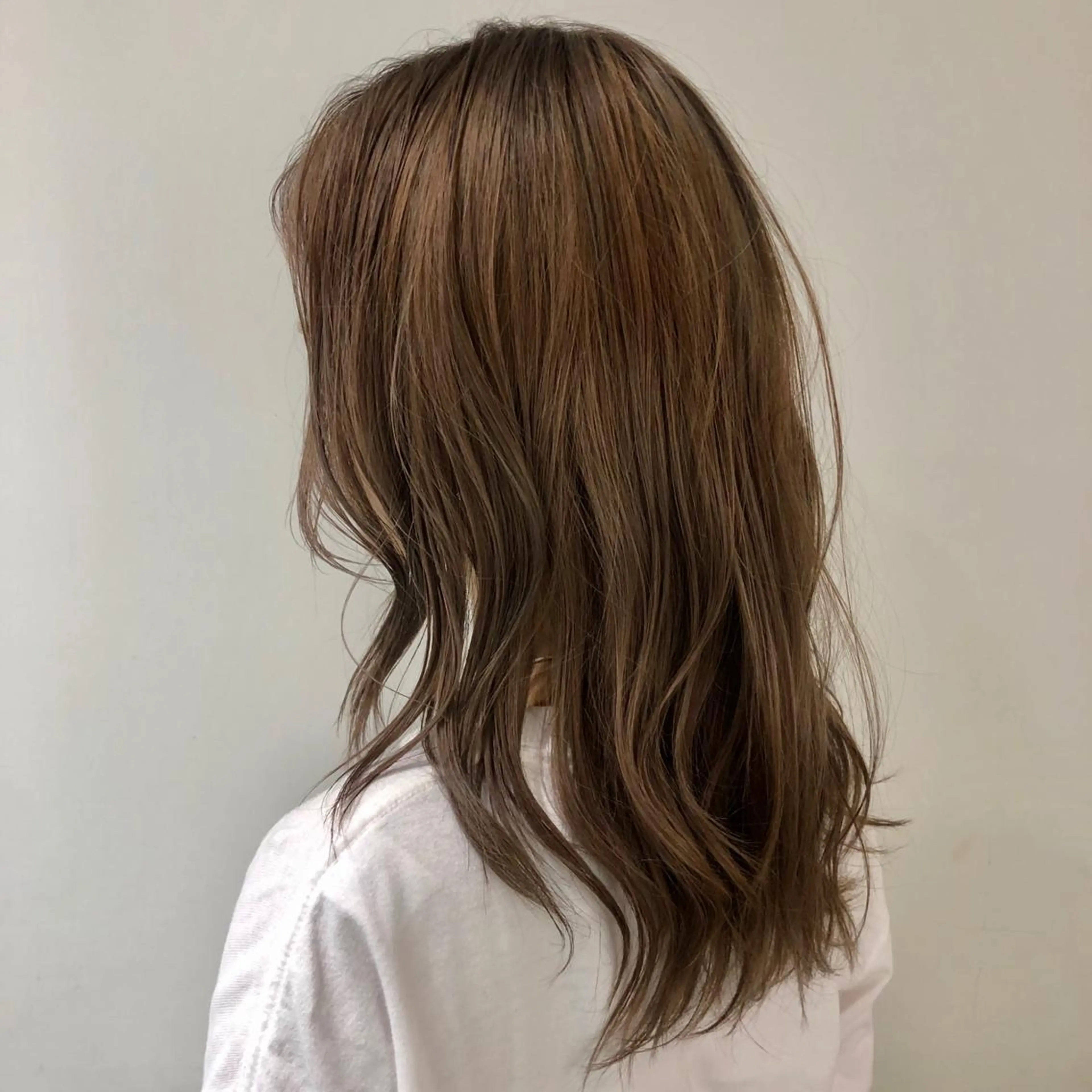 セミロング カラー is by fifth所属・fifth 山中達也のヘアスタイル