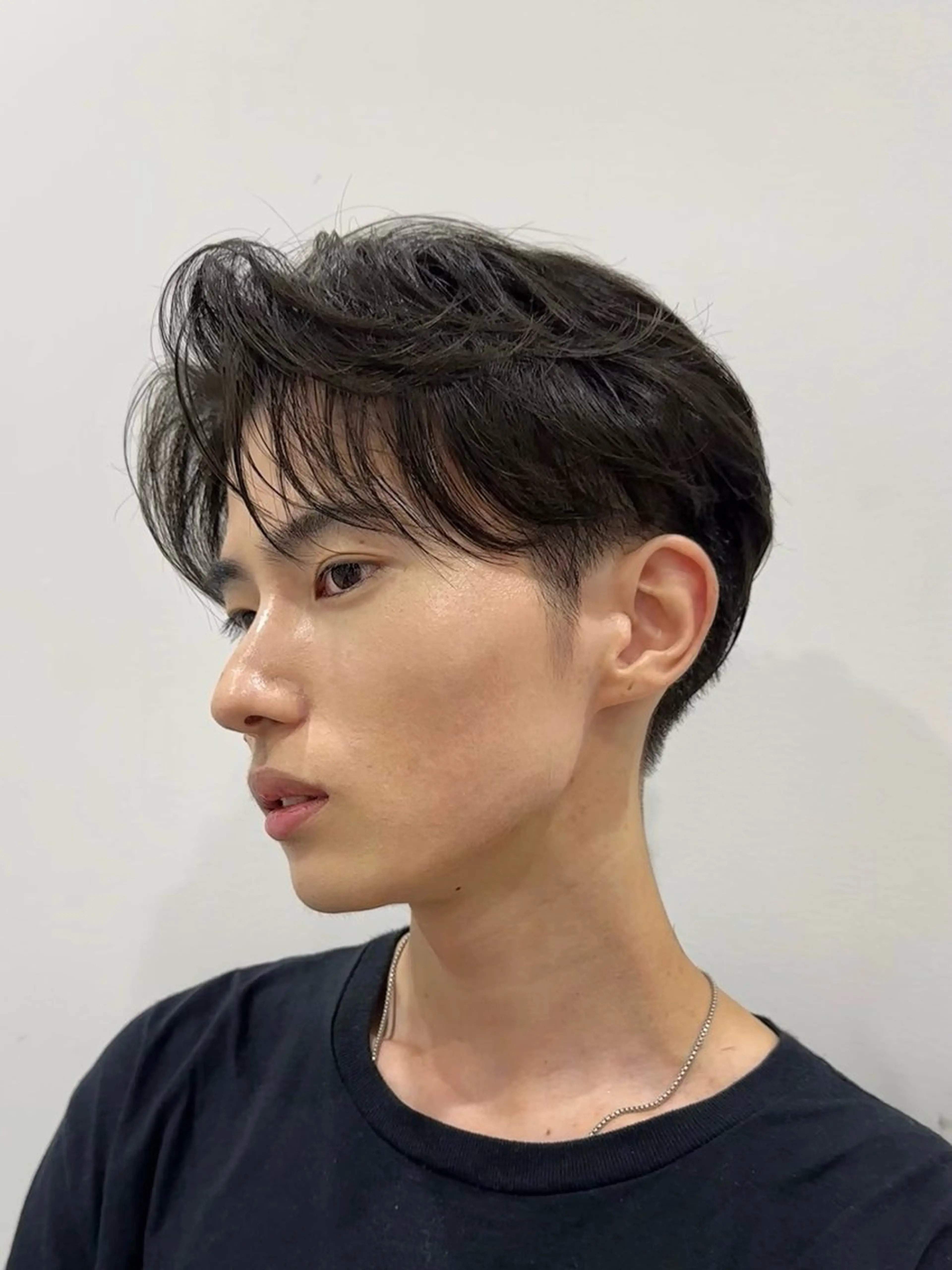 ミディアム メンズ ミディアムパーマ センターパート フェザーパーマ メンズパーマ カット パーマ トリートメント メンズパーマ/ メンズカット/平木のヘアスタイル