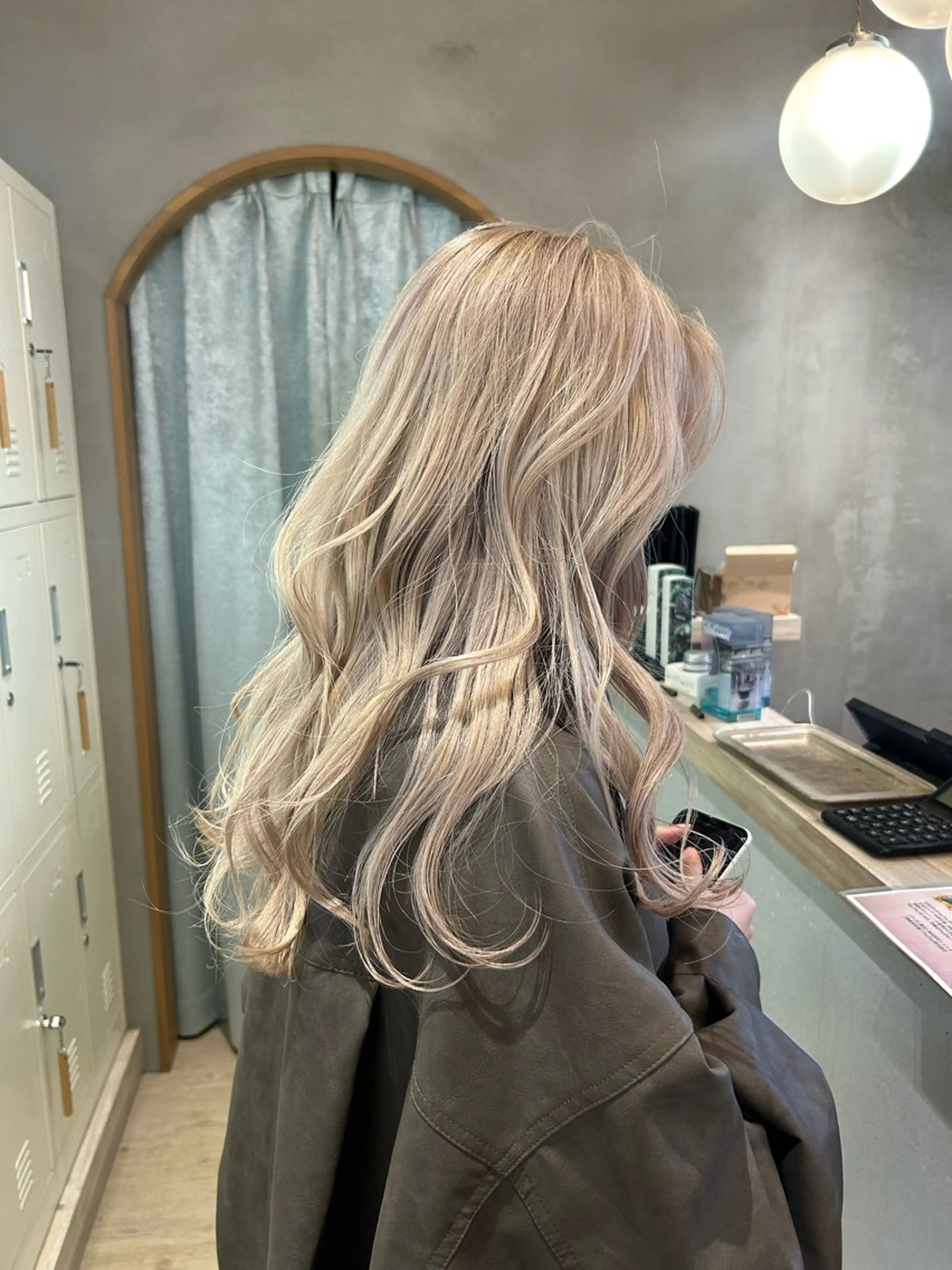 ロング カラー ブリーチ ヘアカラー トリートメント 縮毛矯正/髪質改善 /ボブ/ともきのヘアスタイル