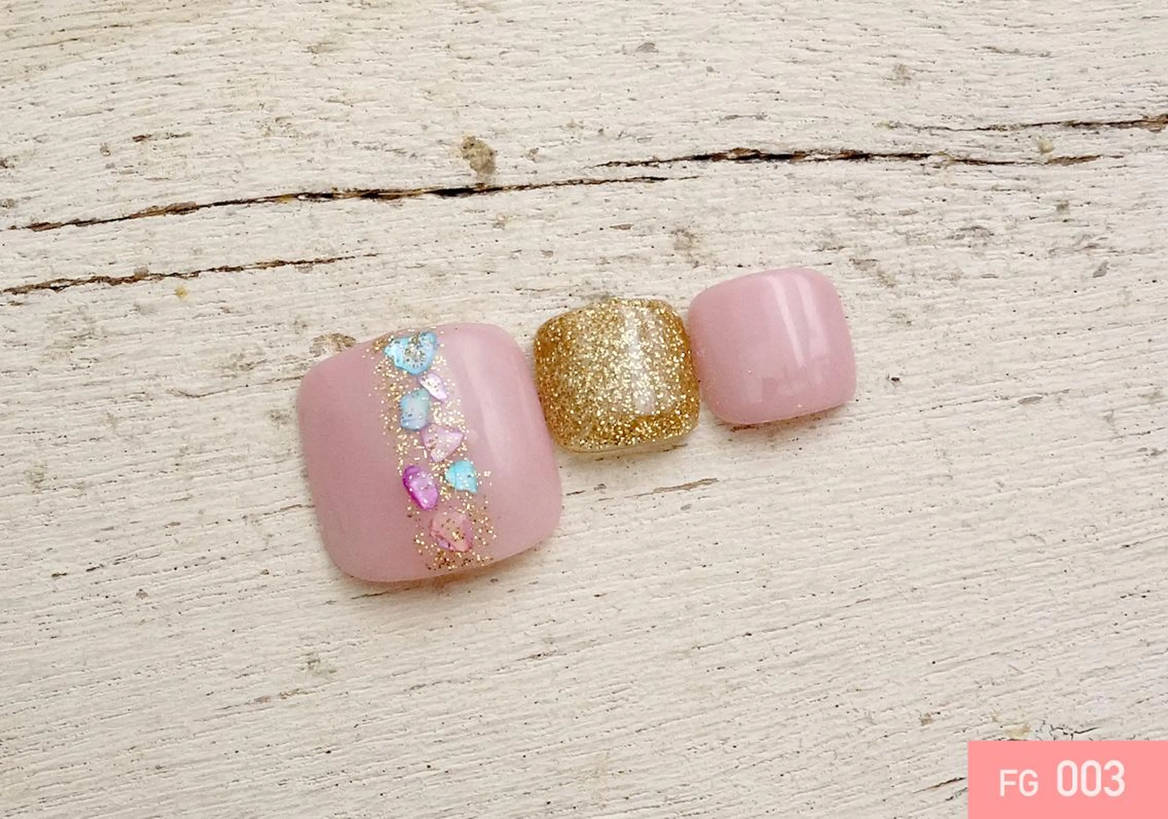 ネイル フットネイル ゴールド ネイル nanのネイルデザイン