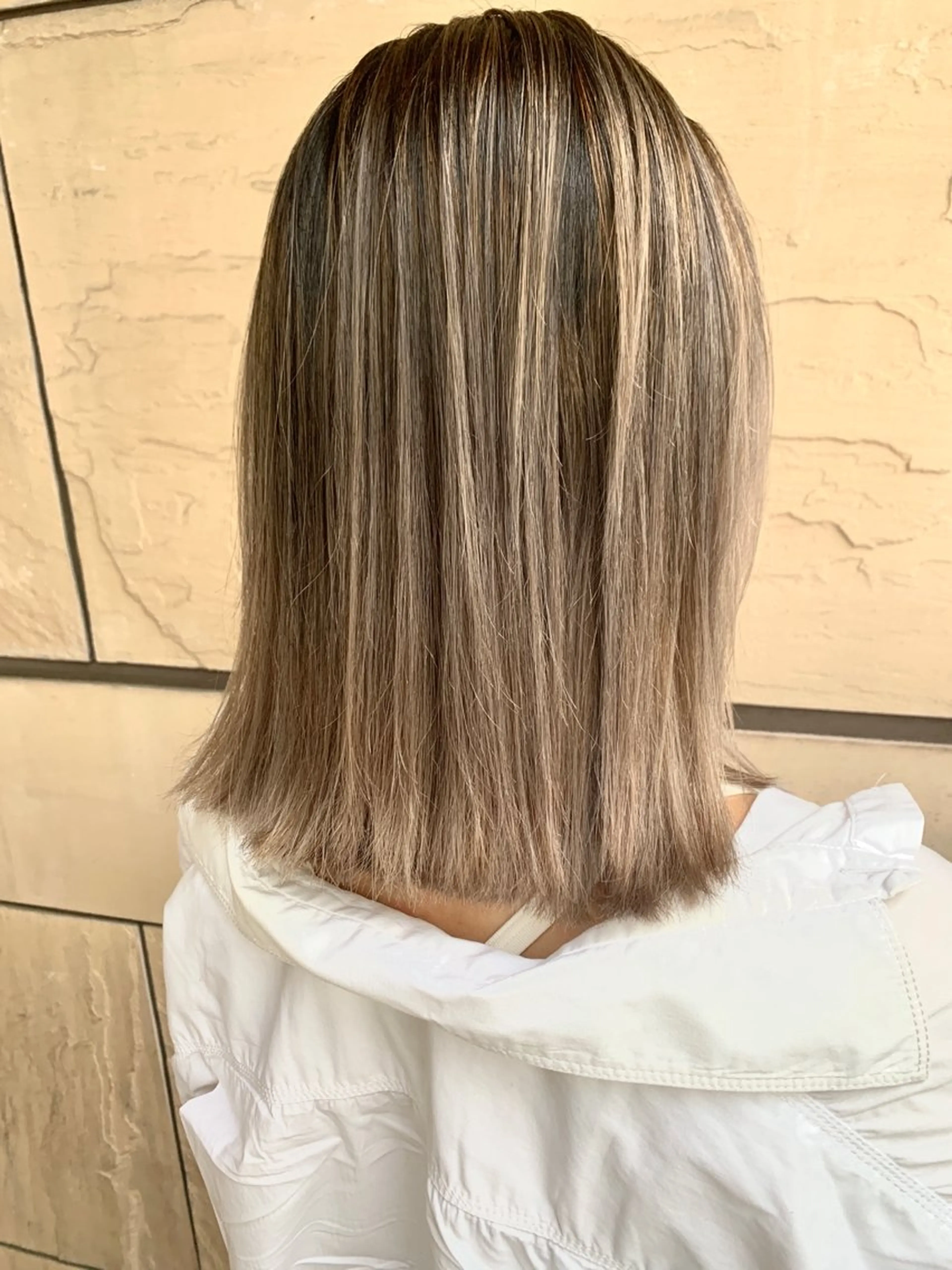 ミディアム レイヤーカット ヘアカラー トリートメント エクステ KAZUMAのヘアスタイル