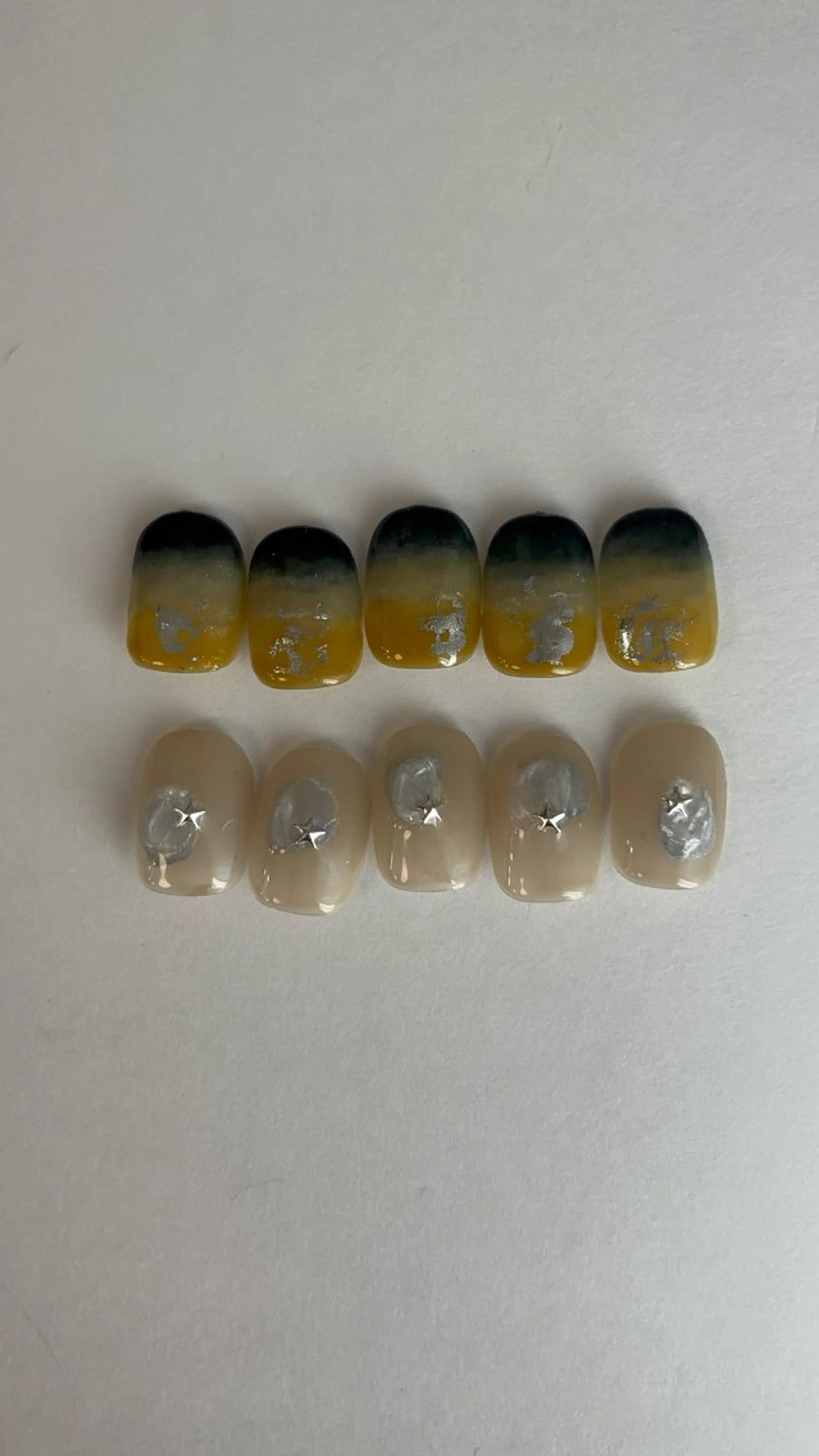 ネイル ハンドネイル une／YUKINA 🫧大人nuanceのネイルデザイン