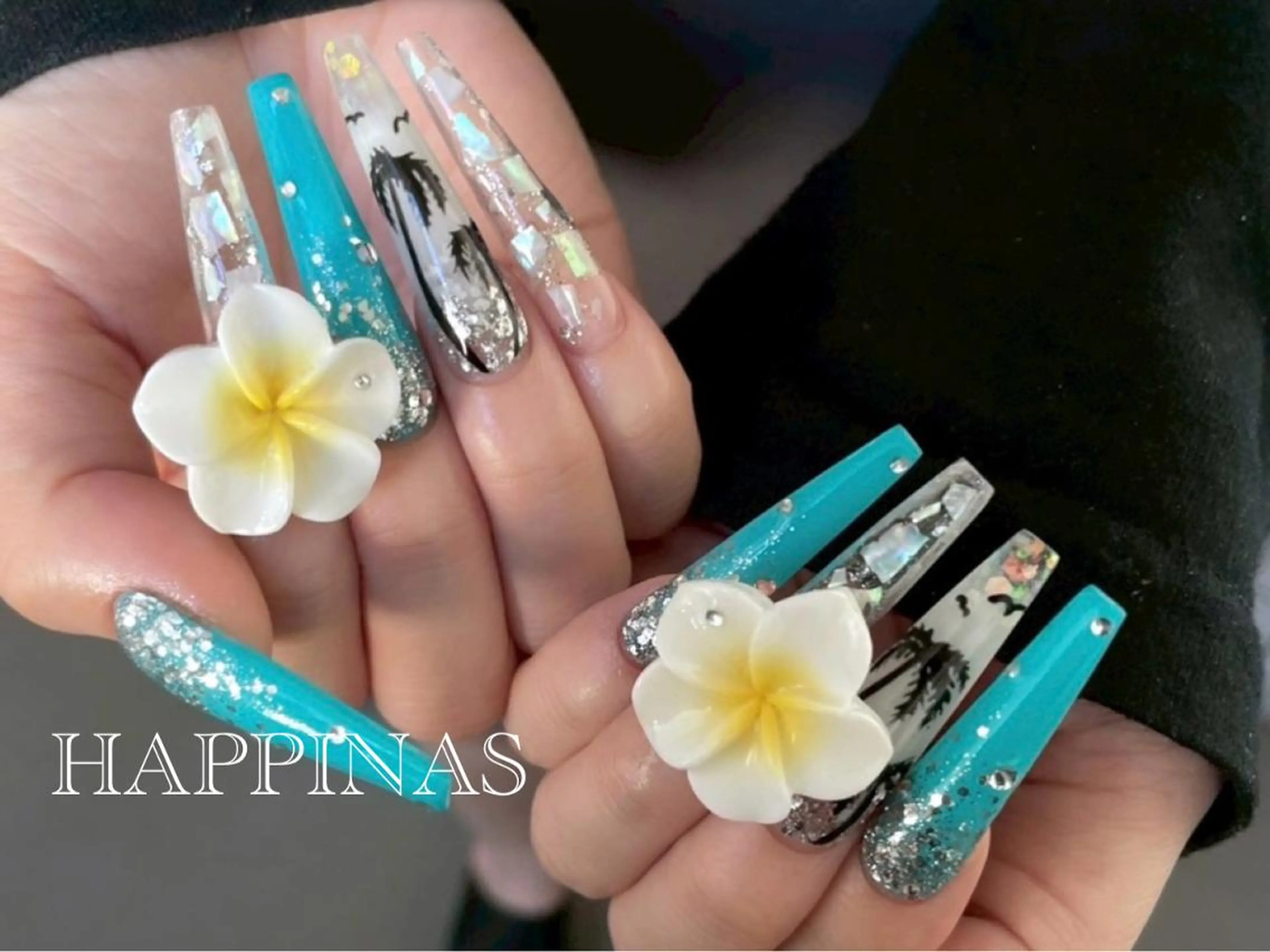 ネイル アートネイル グラデーション キラキラネイル ラメ(グリッター) ラメグラデーション ハンドネイル HAPPINAS COCONAのネイルデザイン