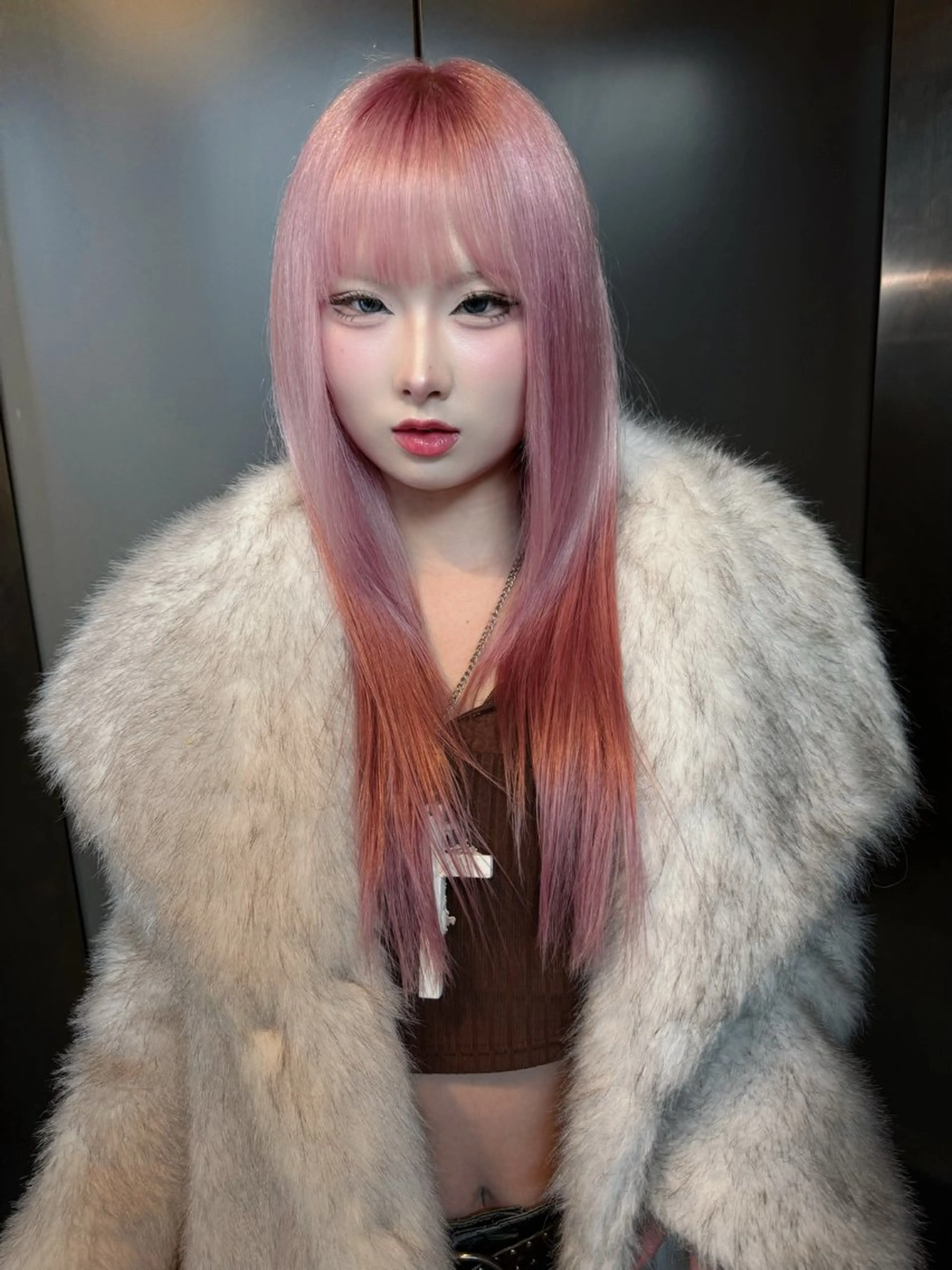 ロング カラー ロングレイヤー ブロンド ピンクカラー ホワイトピンク 韓国風ヘア nehus. RYUGAのヘアスタイル