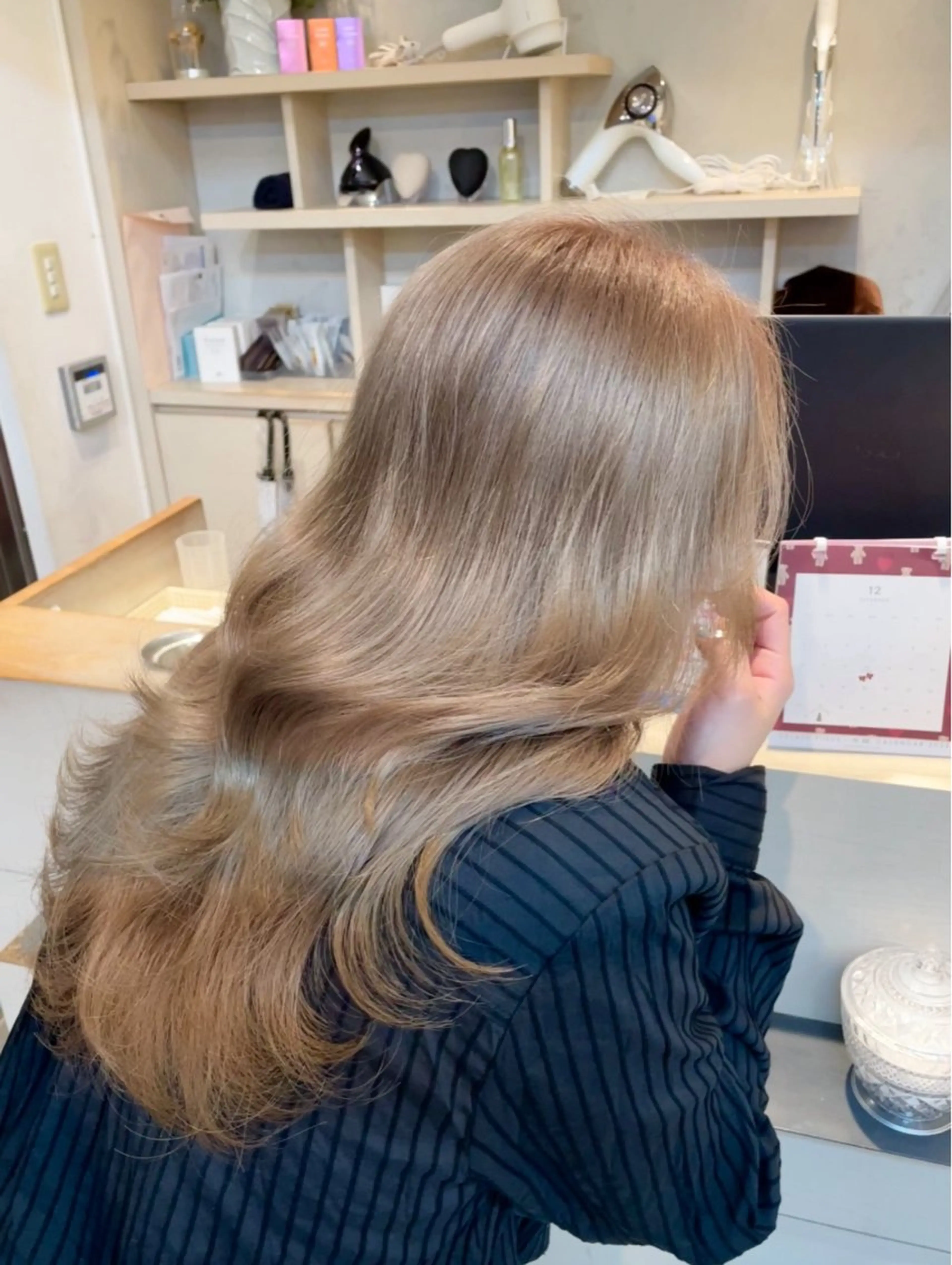 セミロング カラー ベージュカラー ハイトーンカラー JEWIL SHIBUYAのヘアスタイル