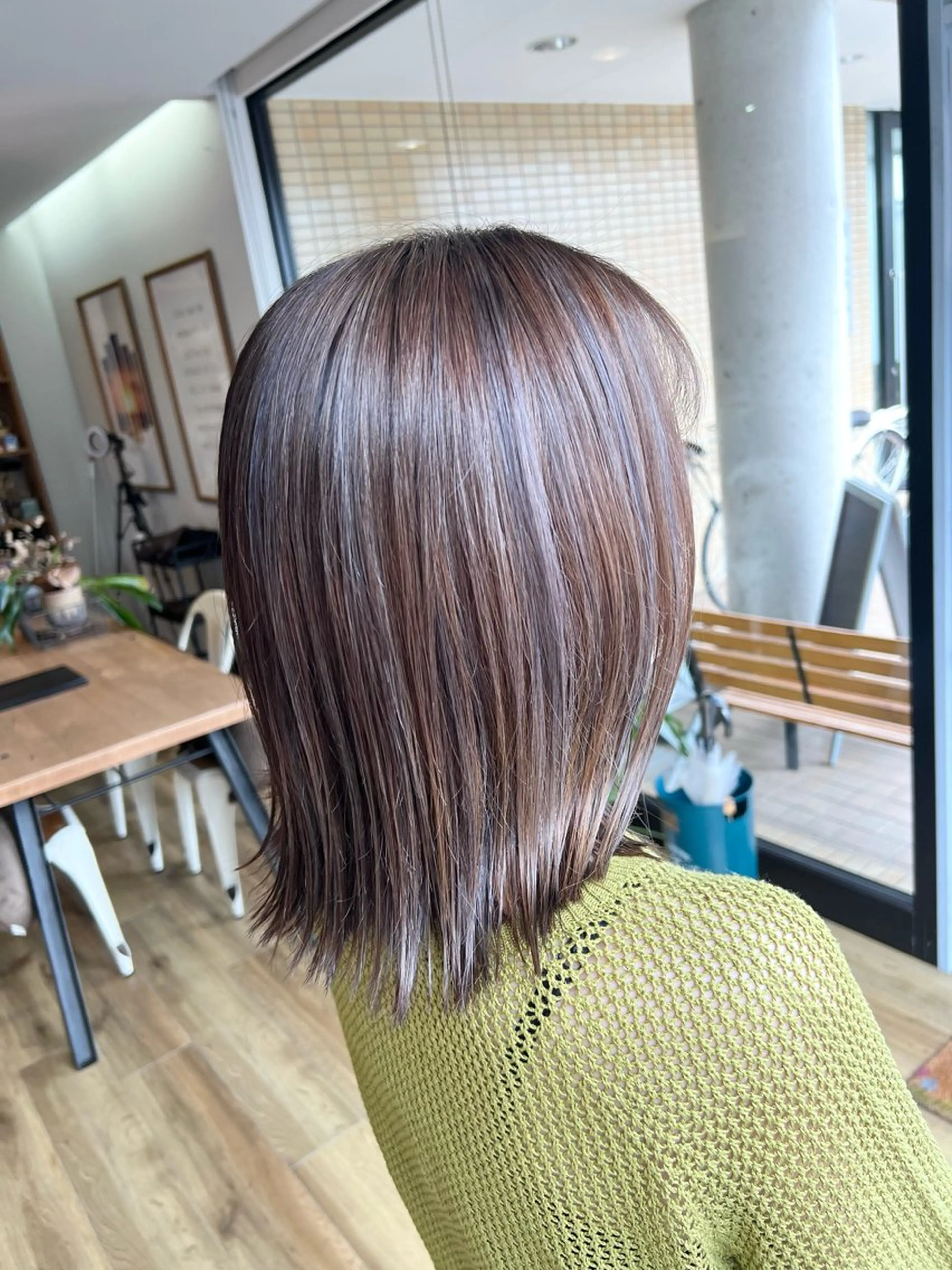 ミディアム カラー グレージュ ハイライトカラー ラベンダーカラー ラベンダーグレージュ ラベンダーグレー 堀 望美のヘアスタイル