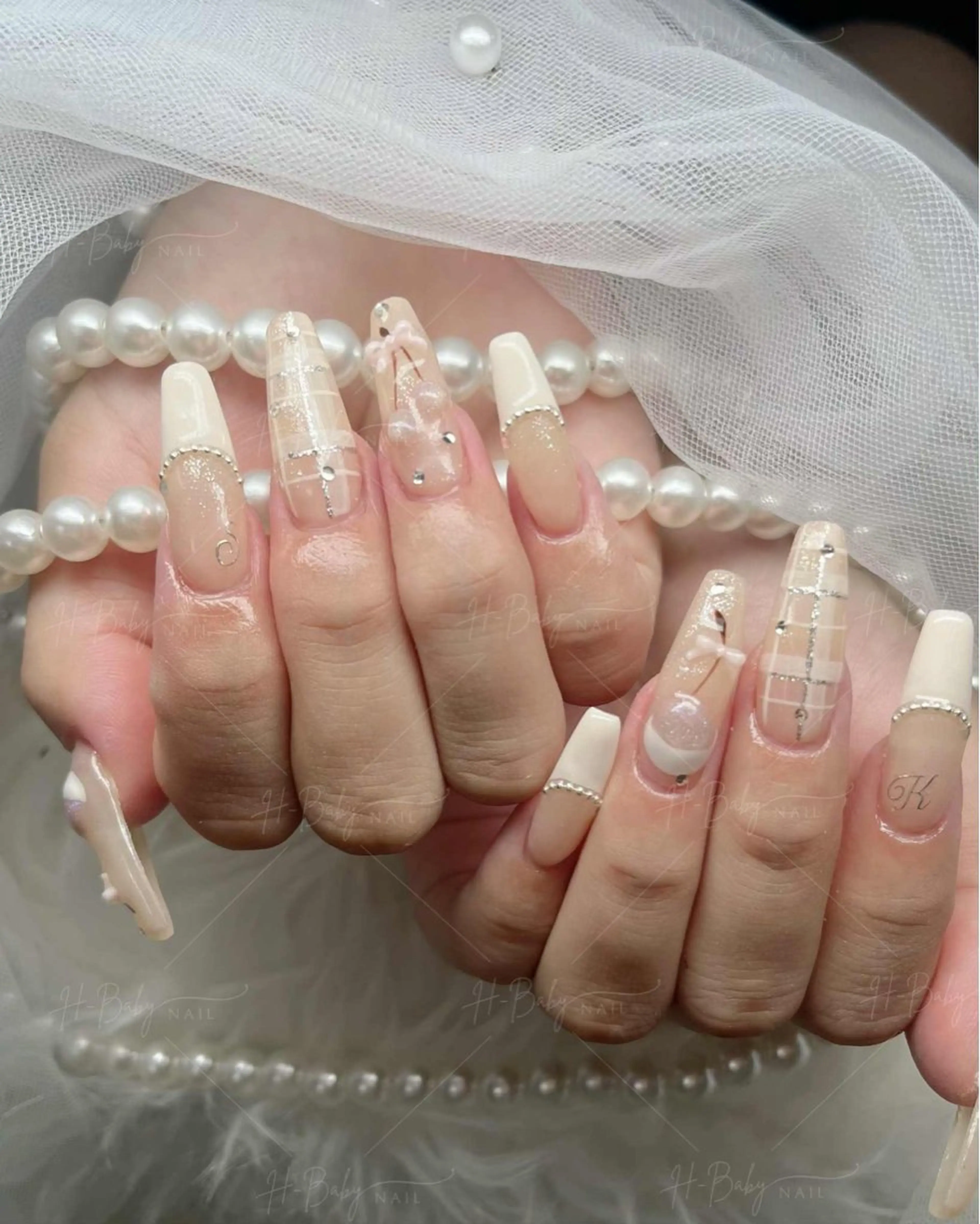 ネイル オーロラネイル フレンチネイル ジェルネイル ハロウィン キラキラネイル H.baby Nail Salonのネイルデザイン