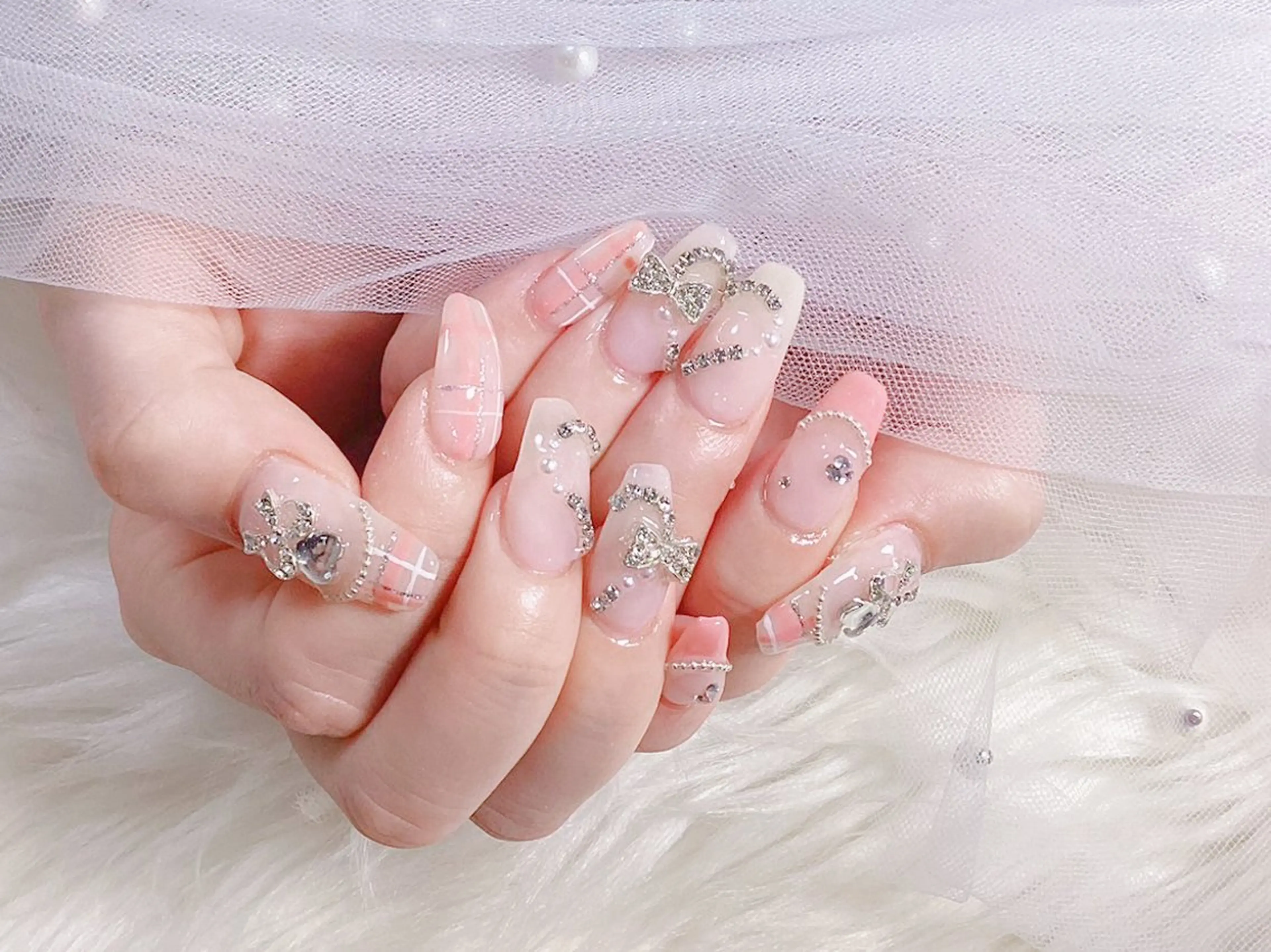 ミディアム Hanaai Salon新大久保店のネイルデザイン