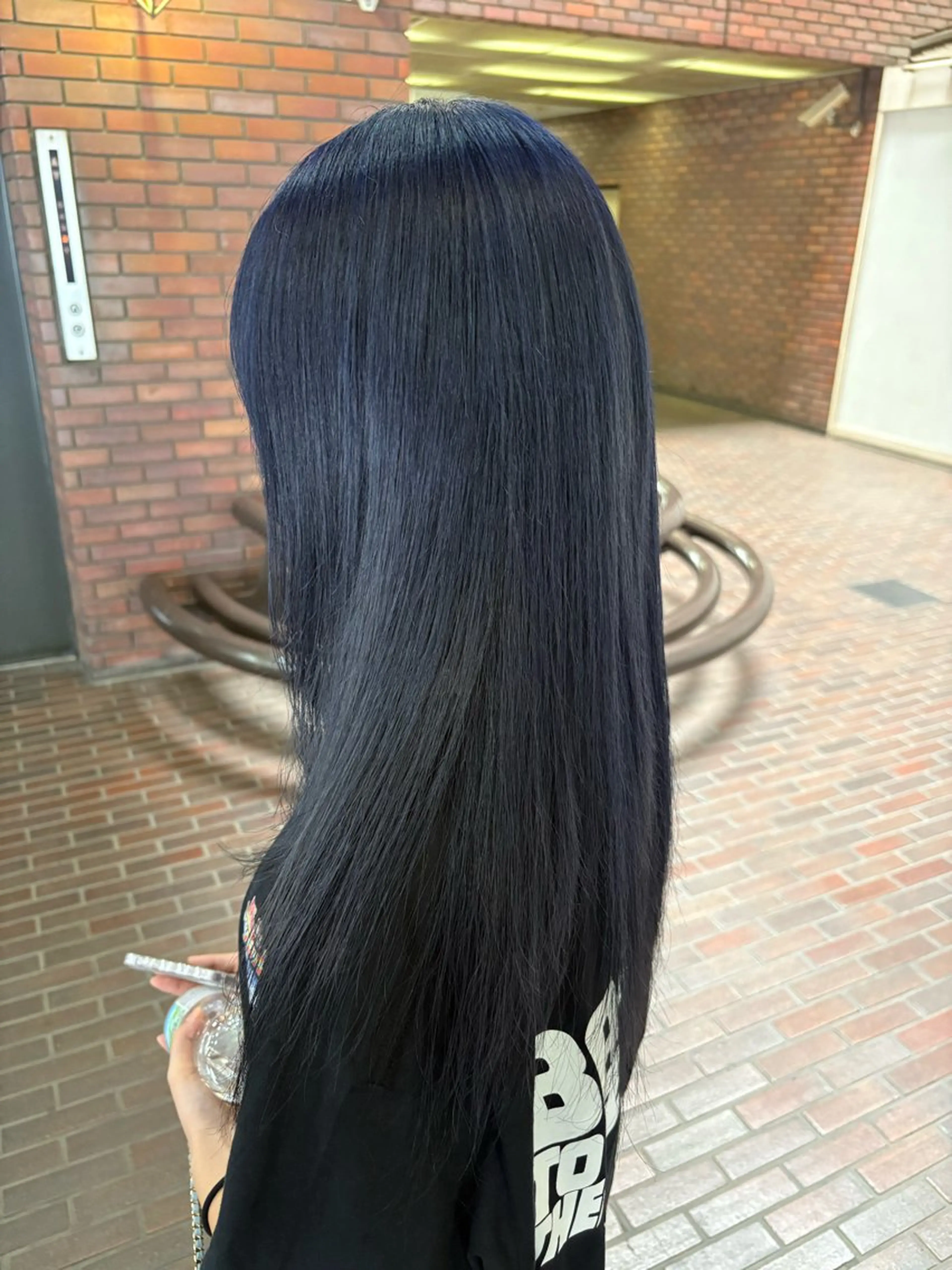 ロング カラー ブリーチ ブルーカラー 透明感カラー ネイビーカラー スズキ ユウナのヘアスタイル