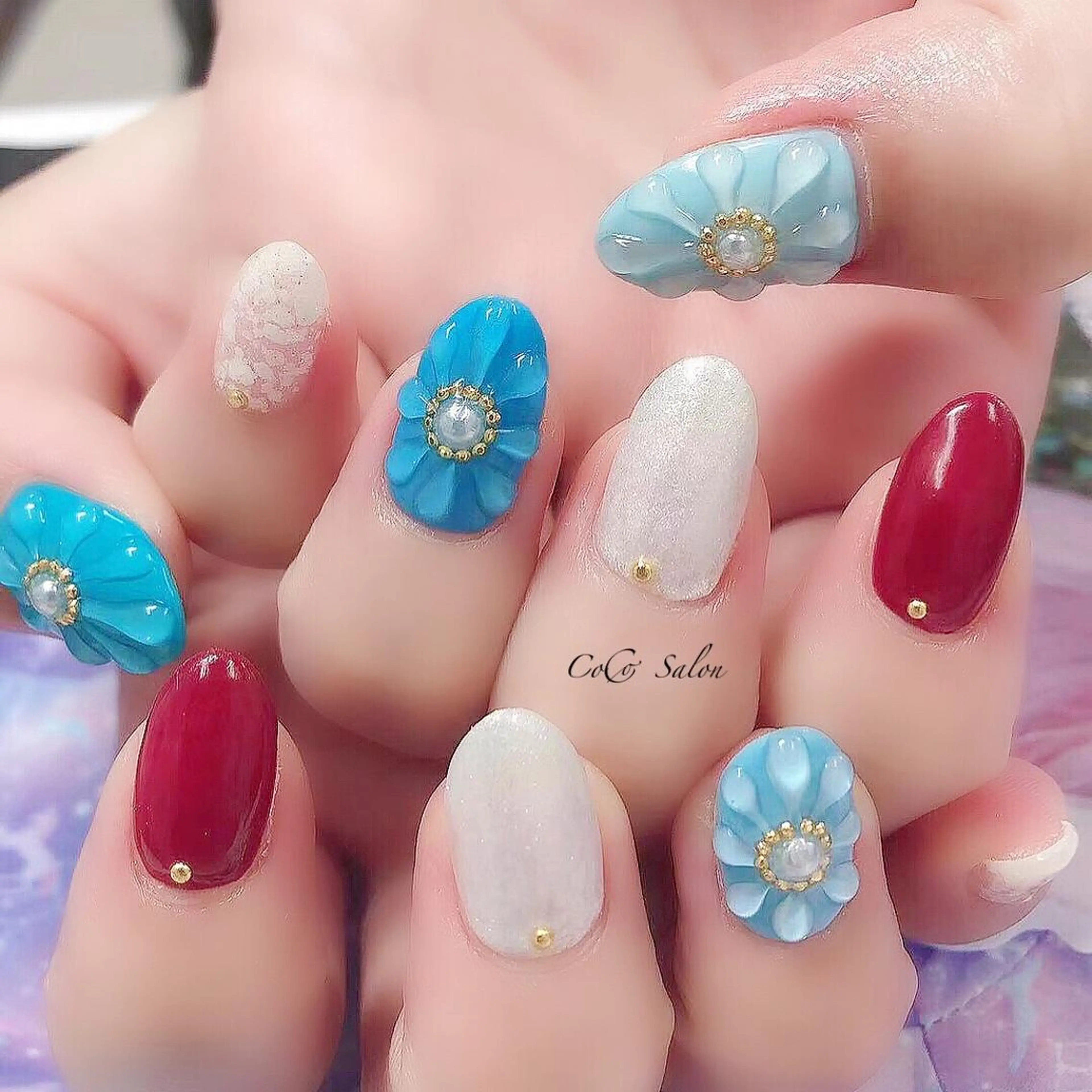 ネイル ブルー 長さ出し フラワーネイル ジェルネイル キラキラネイル CoCoSalon ネイル/まつ毛予約のネイルデザイン