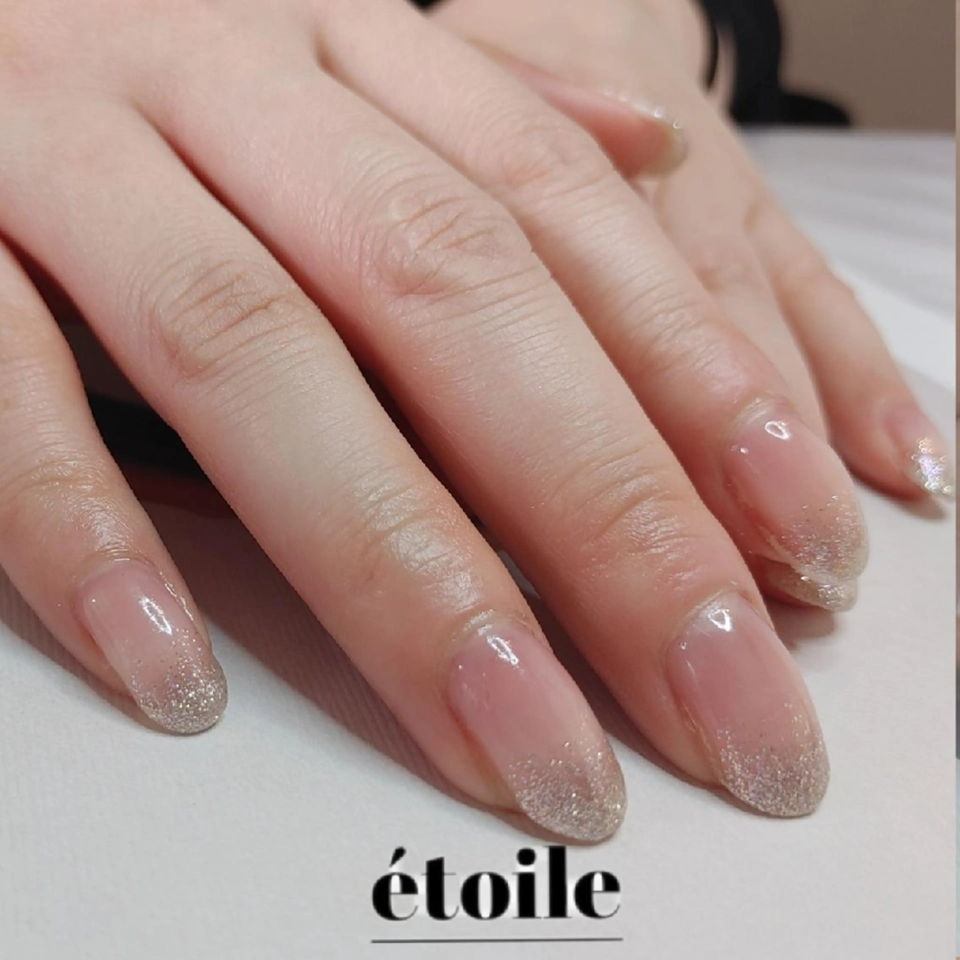 ネイル グラデーション ラメ(グリッター) ラメグラデーション ハンドネイル ハンドケア étoile(エトワール)所属・山田 可愛のネイルデザイン