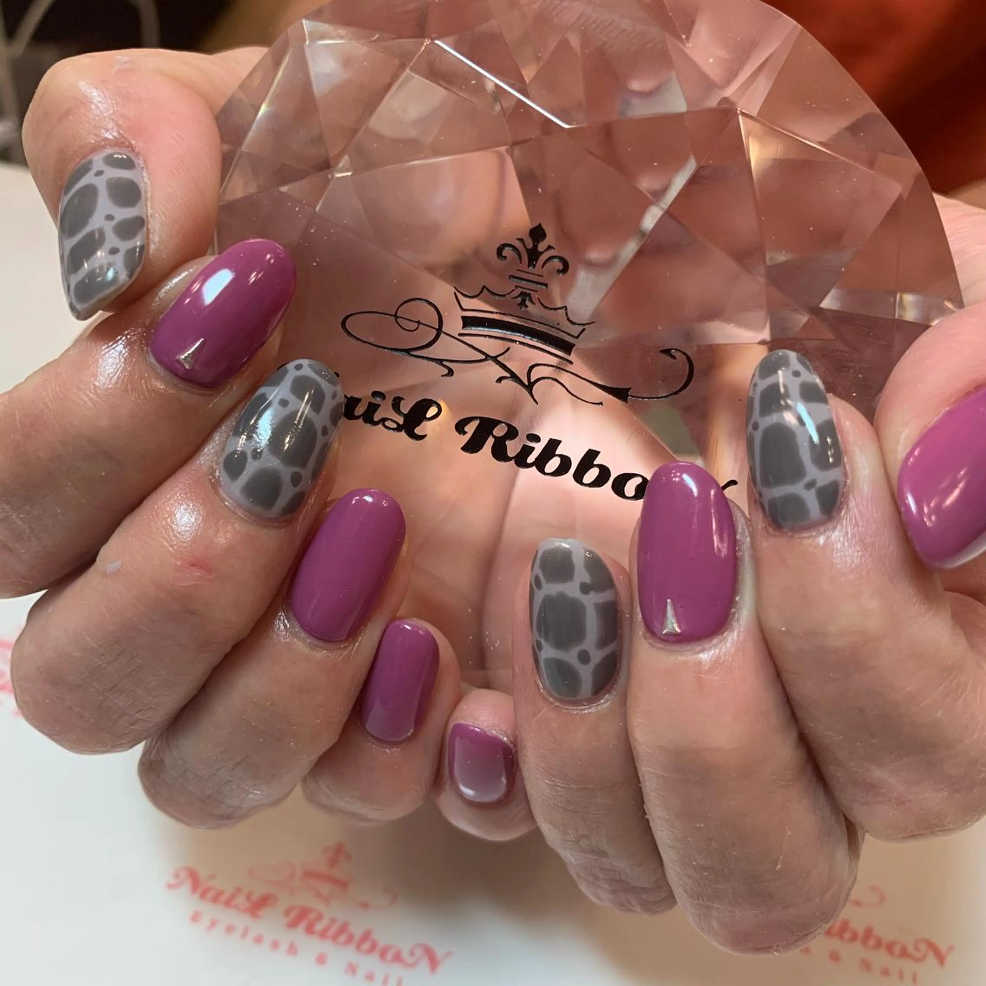 ネイル ネイルリボン 受付スタッフのネイルデザイン