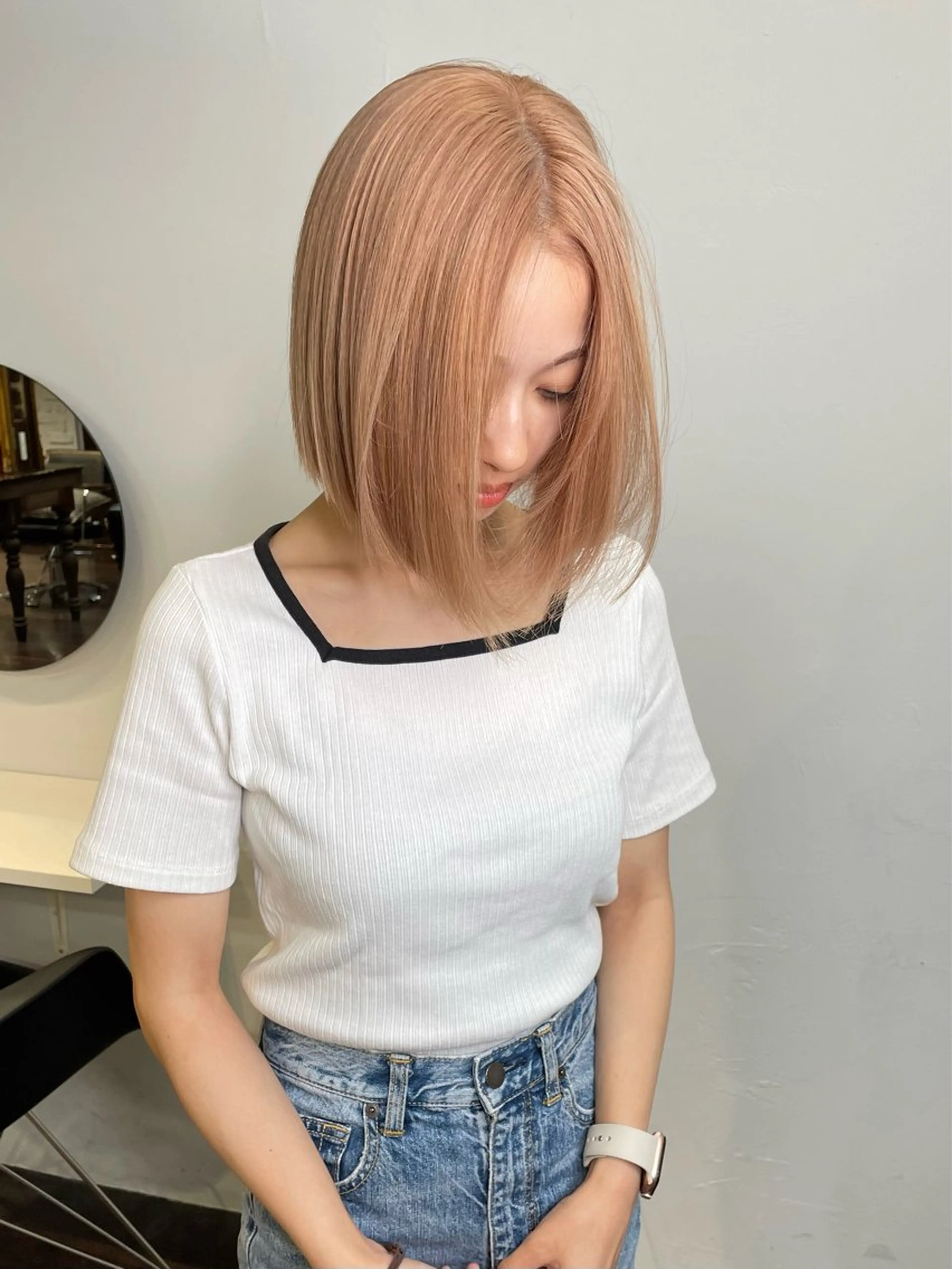 ミディアム カラー ヘアアレンジ 切りっぱなしボブ ベージュカラー ブリーチ ブロンド ブロンドベージュ カット ヘアカラー トリートメント maoブリーチ無し 似合わせカラーのヘアスタイル