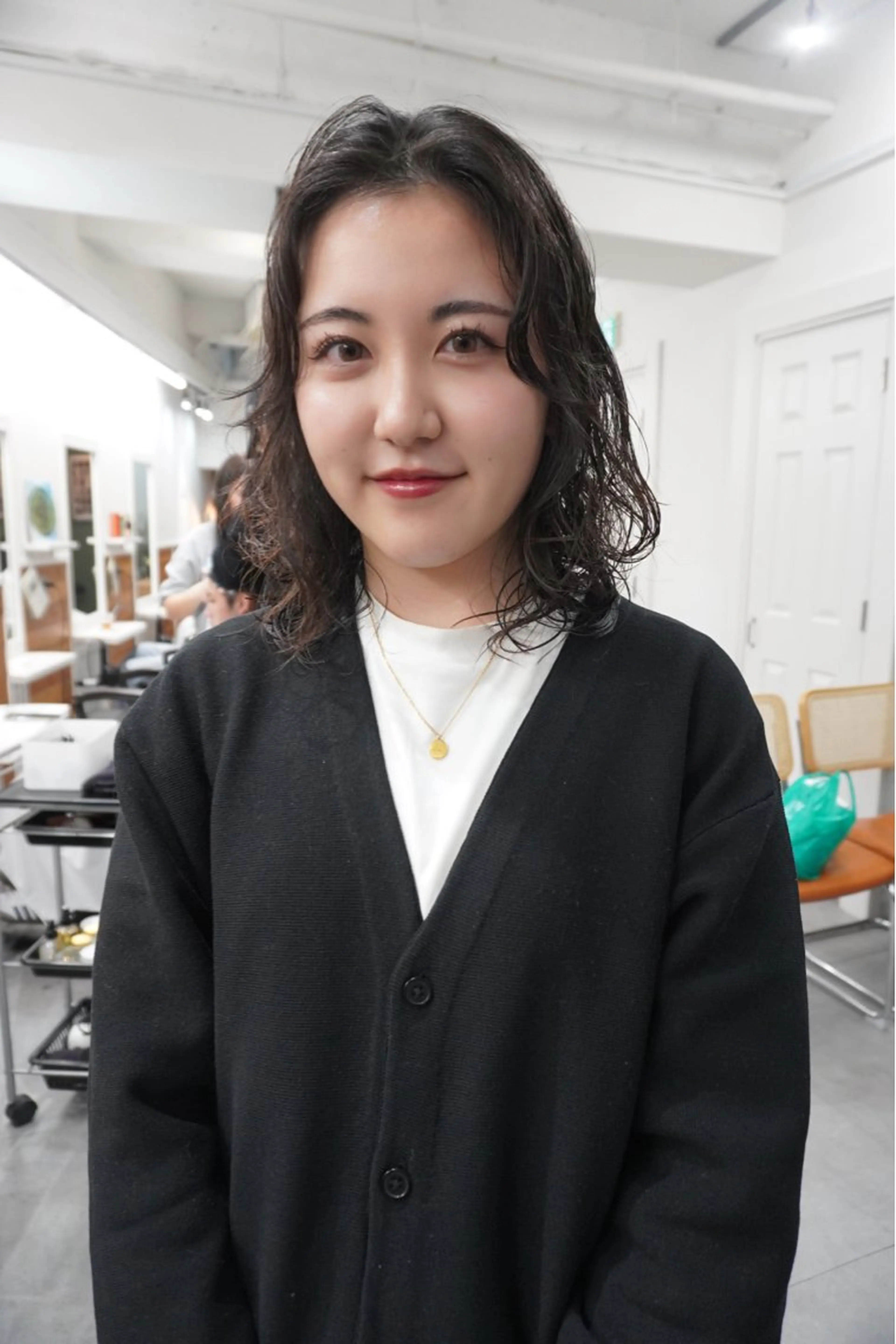 ミディアム カラー パーマ ミディアムパーマ レイヤーカット カット パーマ トリートメント レイヤー/似合わせ TAKUYAのヘアスタイル