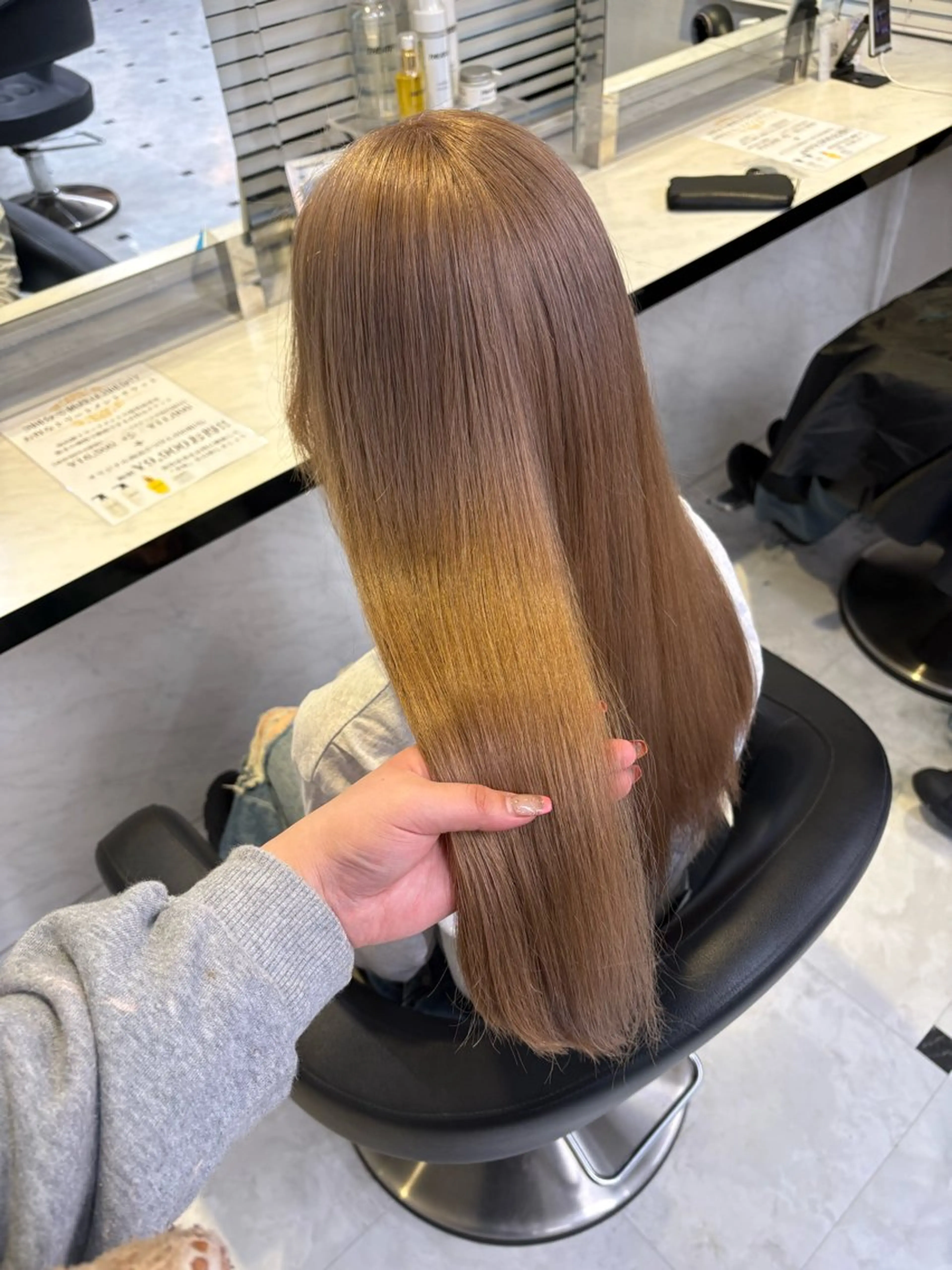 ロング カラー ヘアカラー トリートメント 透明感ベージュカラー 🪞上野🪞AIのヘアスタイル