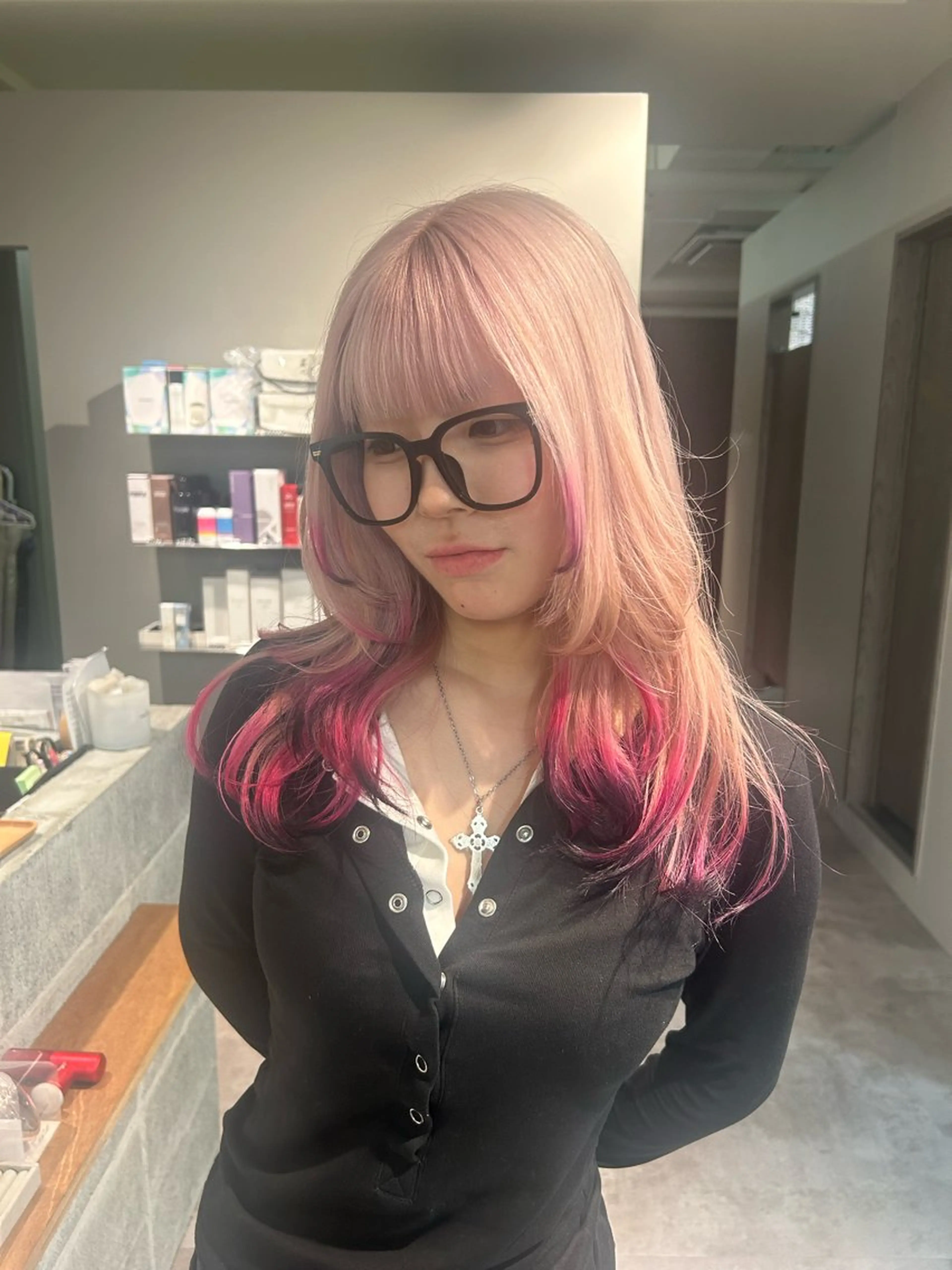 ダブルカラー➕毛先カット➕髪質改善（モデル様）の写真