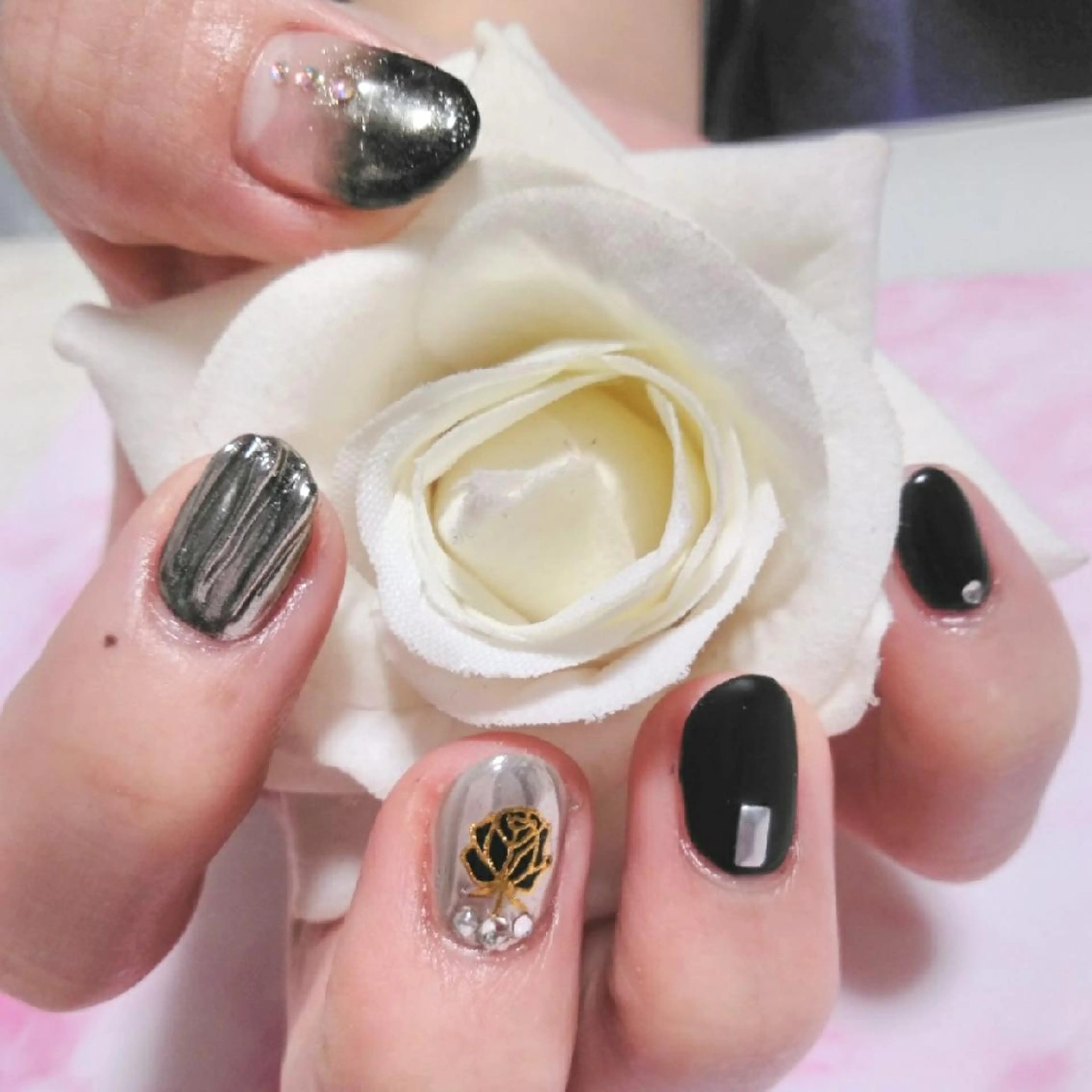 ネイル エステとネイル ローズコンフォートのネイルデザイン