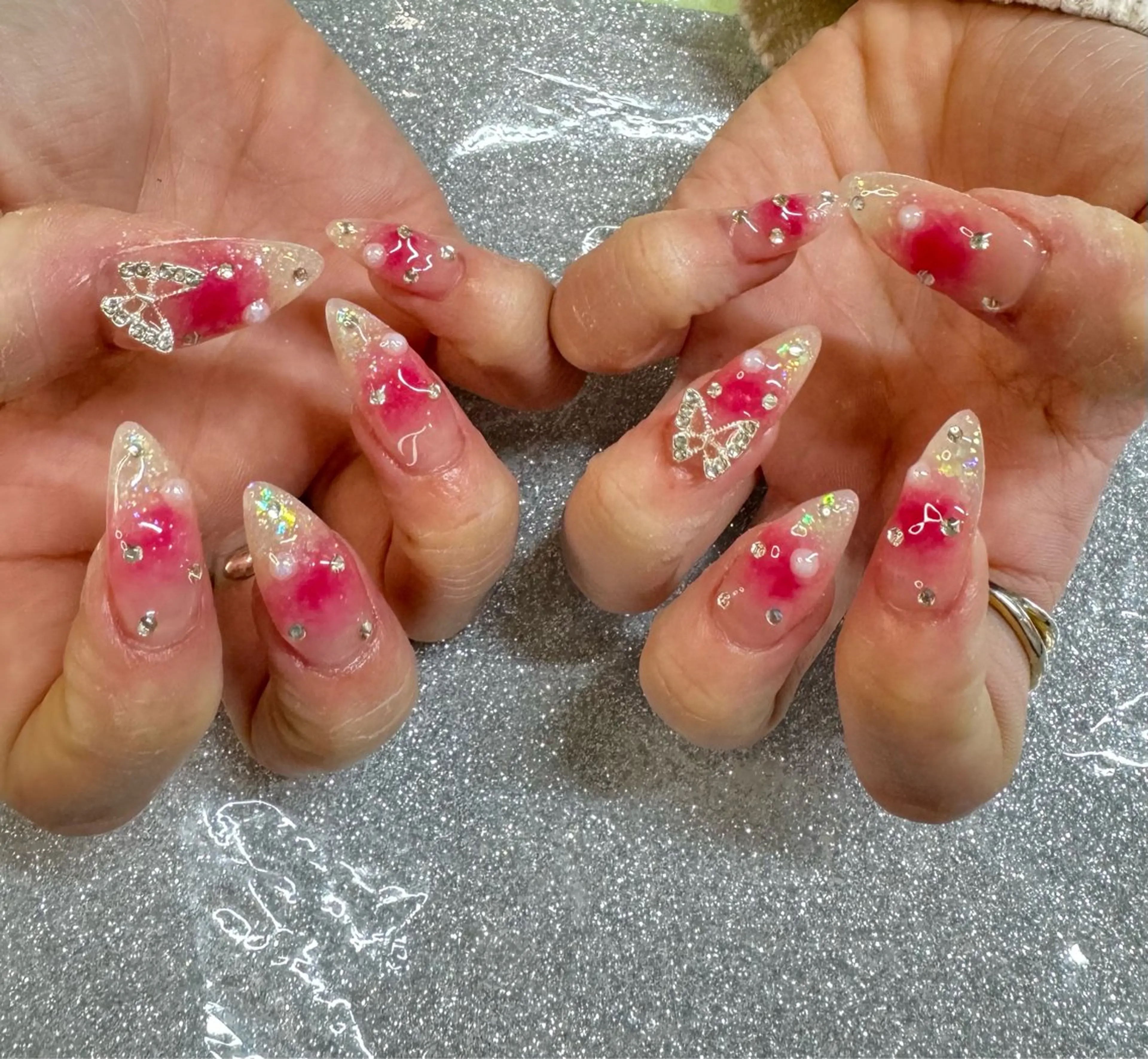 ネイル ハンドネイル VIERU 🌈🎀💖のネイルデザイン