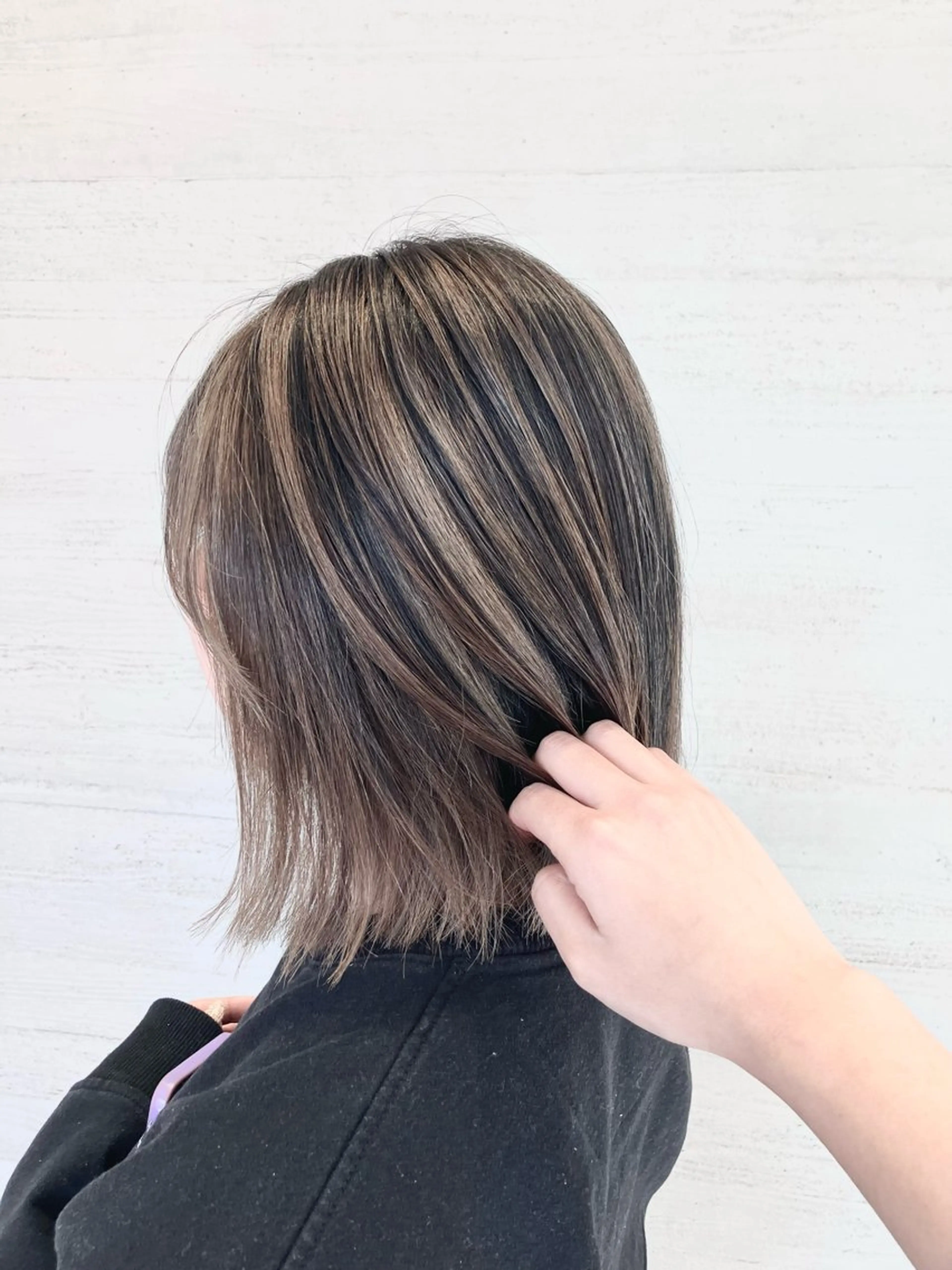 ショート カラー バレイヤージュ ブリーチ ハイライトカラー ハイライト レイヤーカット サキ🤍ハイトーン 🩰くびれ巻きヘアのヘアスタイル