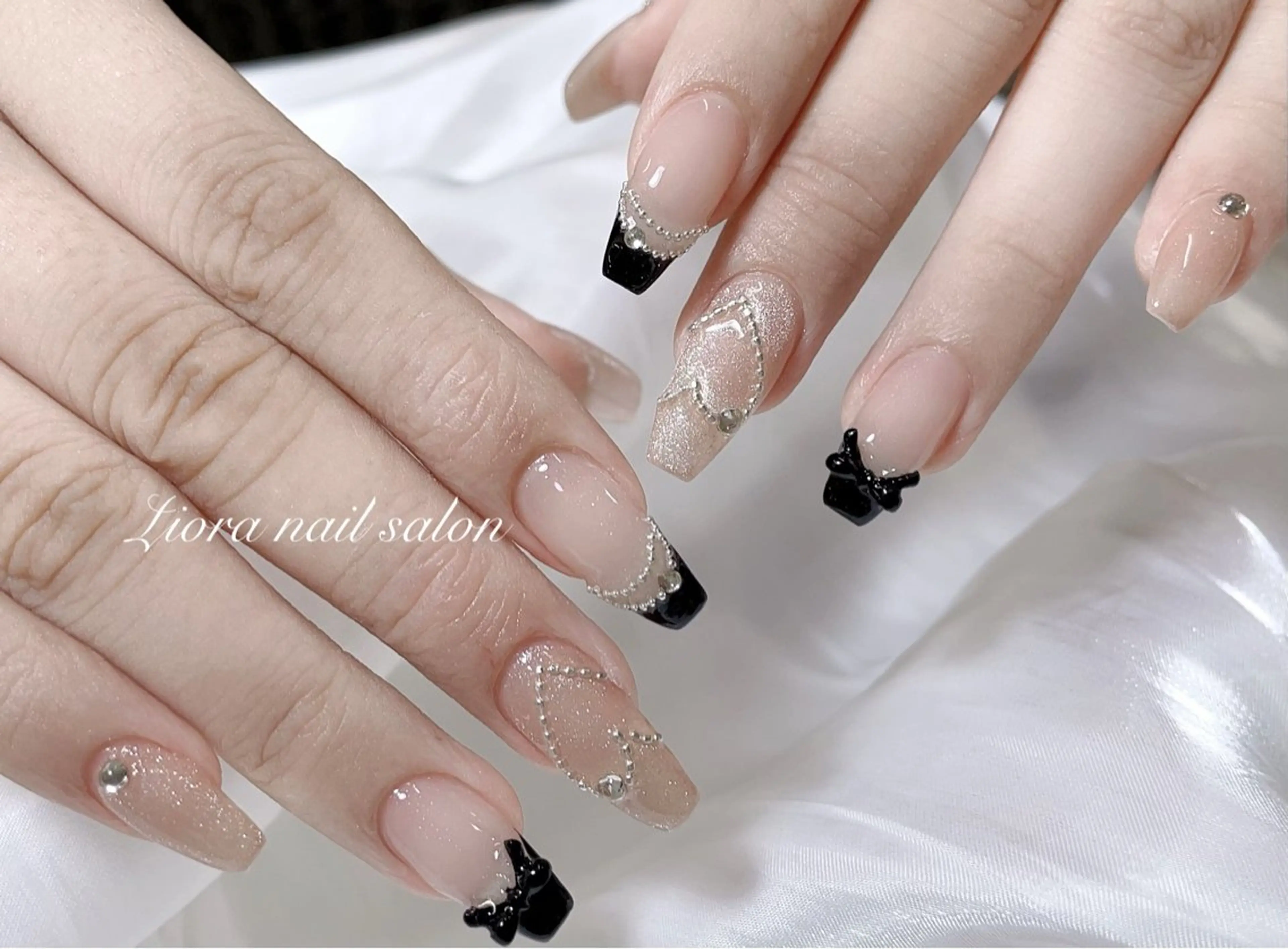 ネイル フレンチネイル ジェルネイル ガーリー グラデーション キラキラネイル ハンドネイル Liora nail 1のネイルデザイン