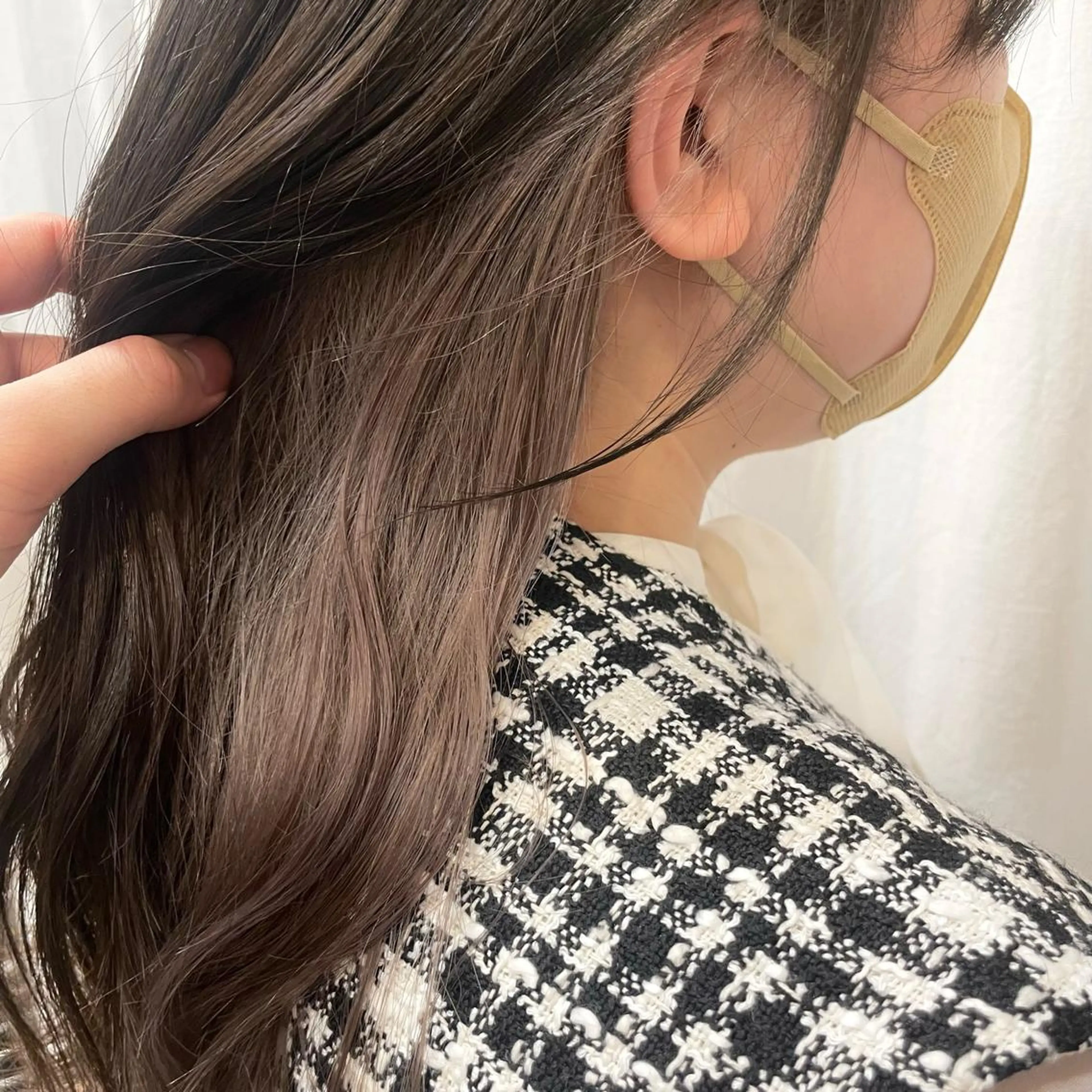 ロング カラー ベージュカラー ミルクティーベージュ ヘアカラー オザキクウガ/ ブリーチ/髪質改善のヘアスタイル