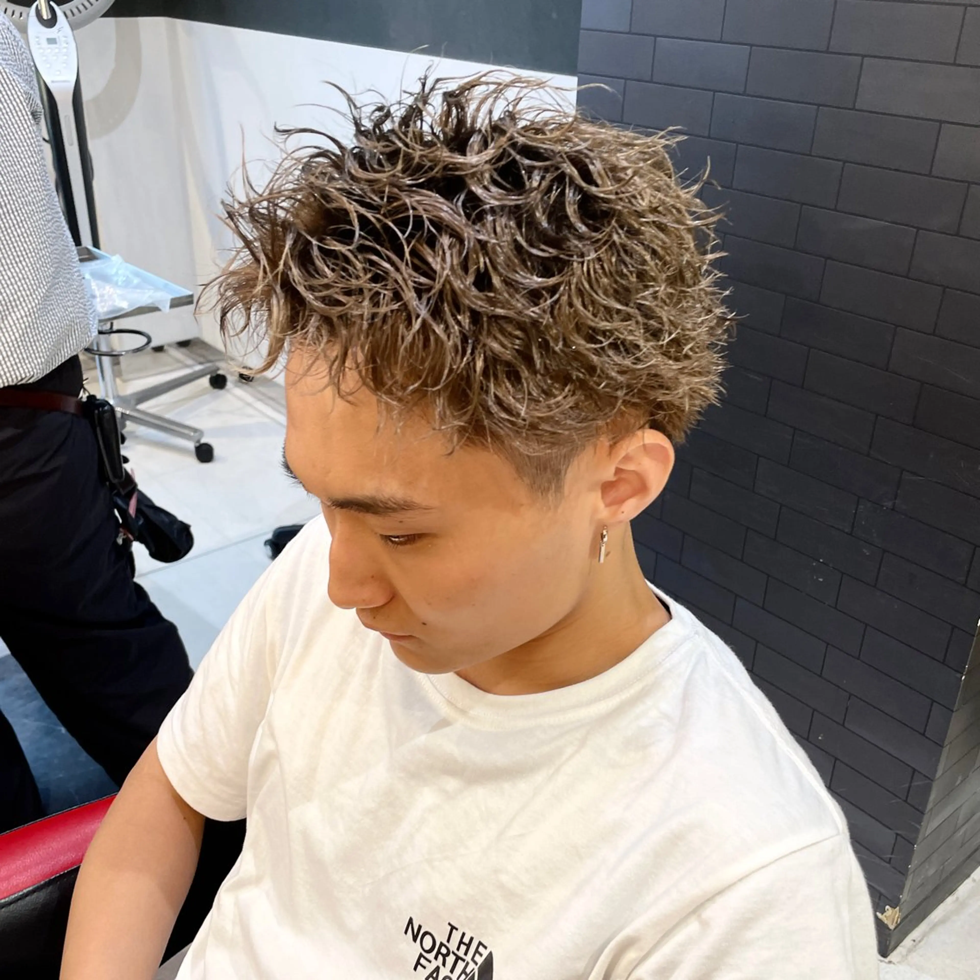 ショート パーマ メンズ メンズパーマ ツイストスパイラルパーマ スパイラルパーマ カット ヘアカラー パーマ メンズヘア特化 崎田 成人のヘアスタイル