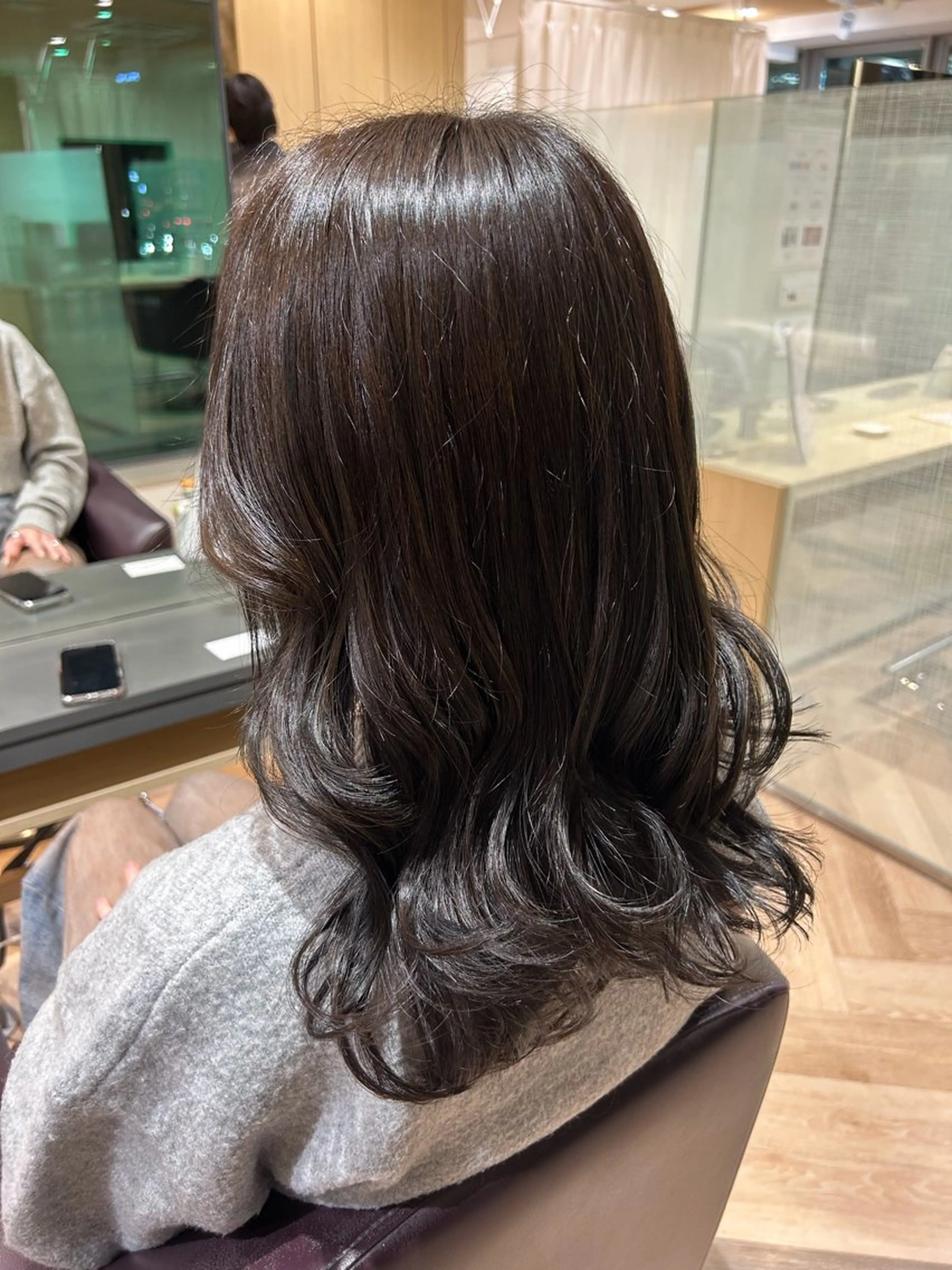 ミディアム カラー グレージュ 加藤 千穂のヘアスタイル