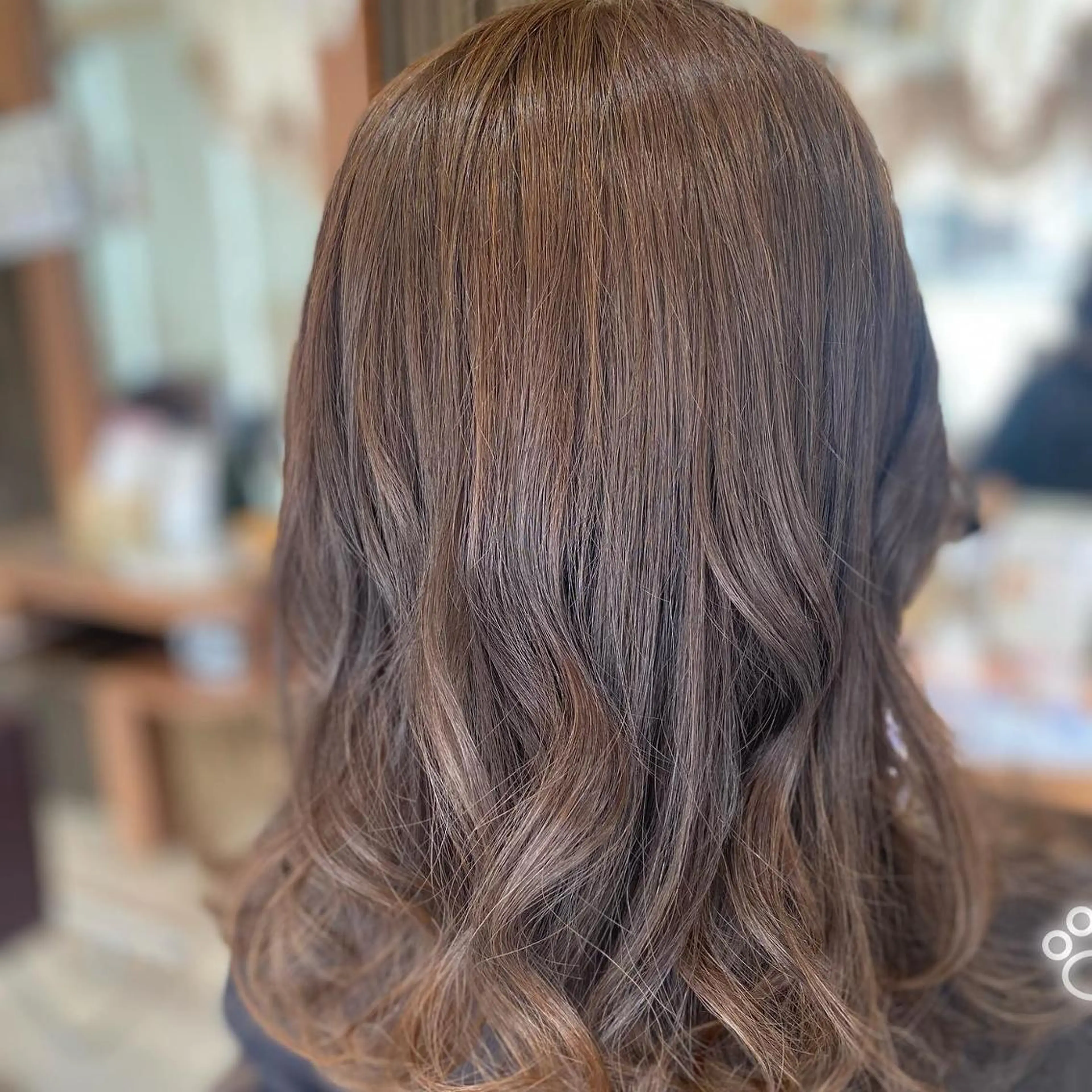 セミロング 加藤 実穂のヘアスタイル