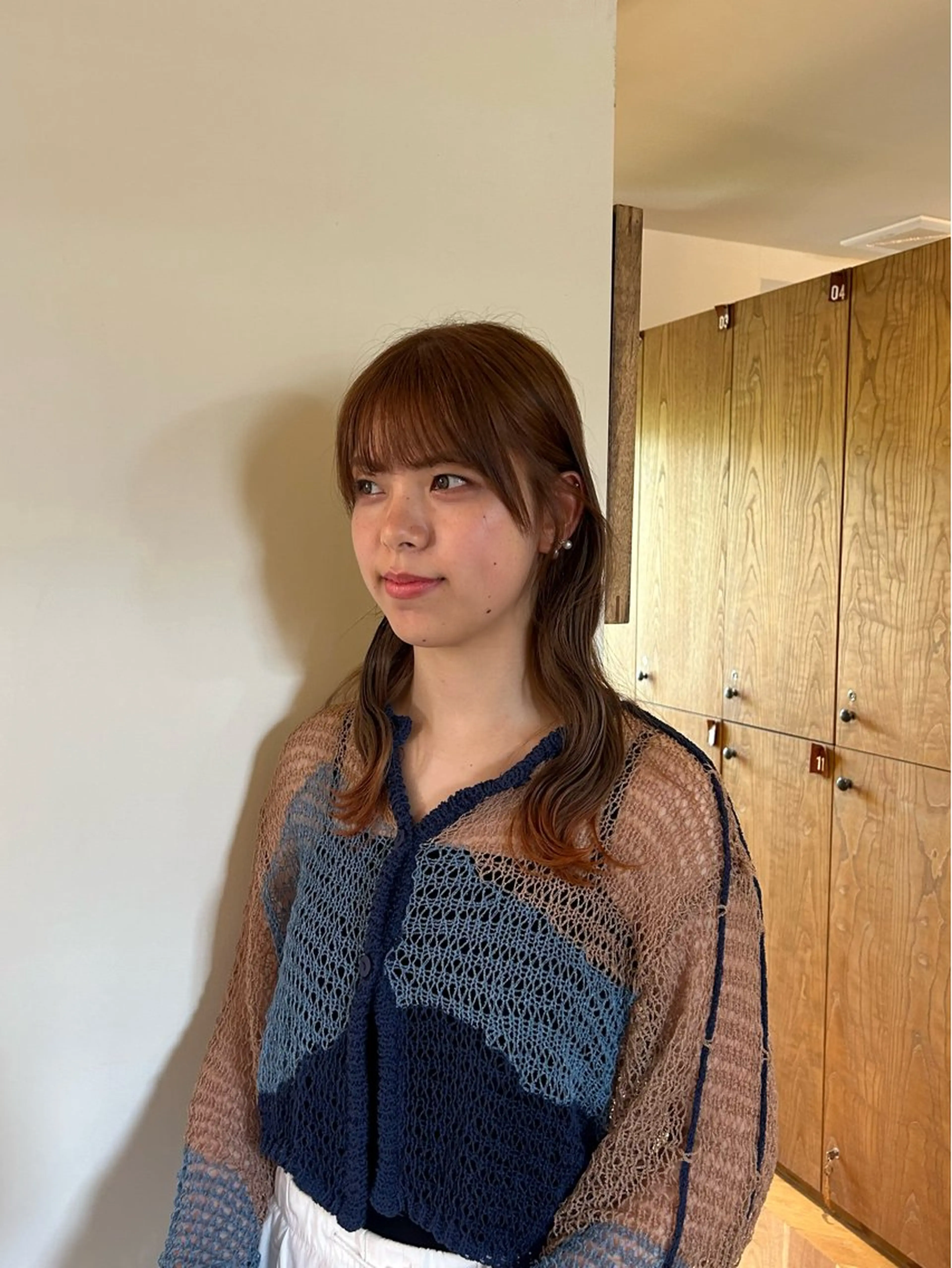 顔周りカット＋カラー(長さ料金あり)の写真