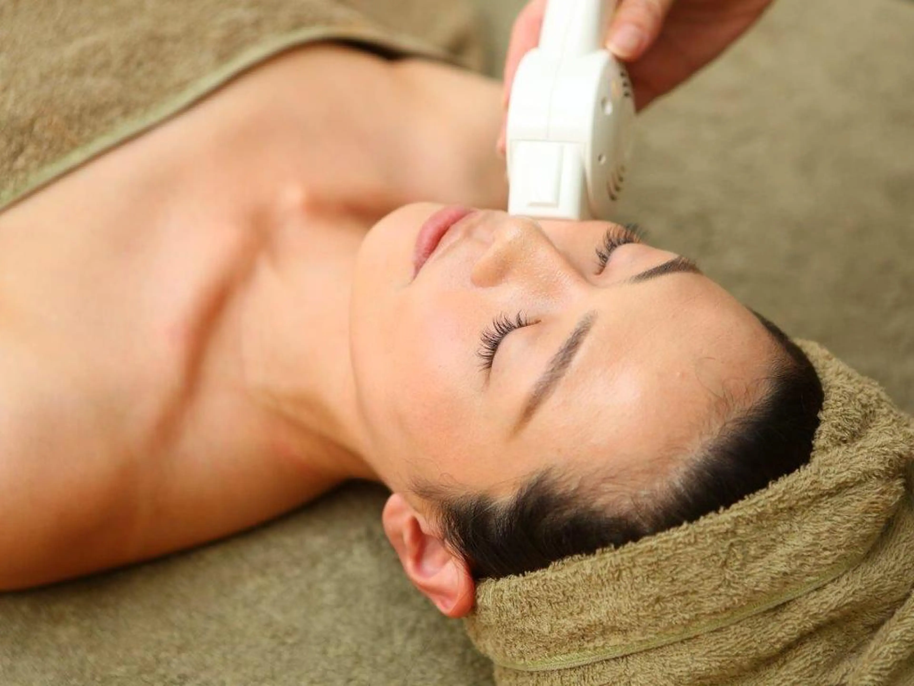 【オススメ】顔のムダ毛を綺麗に☆化粧ノリ◎吹き出物・毛穴の悩みにも◎『顔全体Organic WAX+美容脱毛』の写真