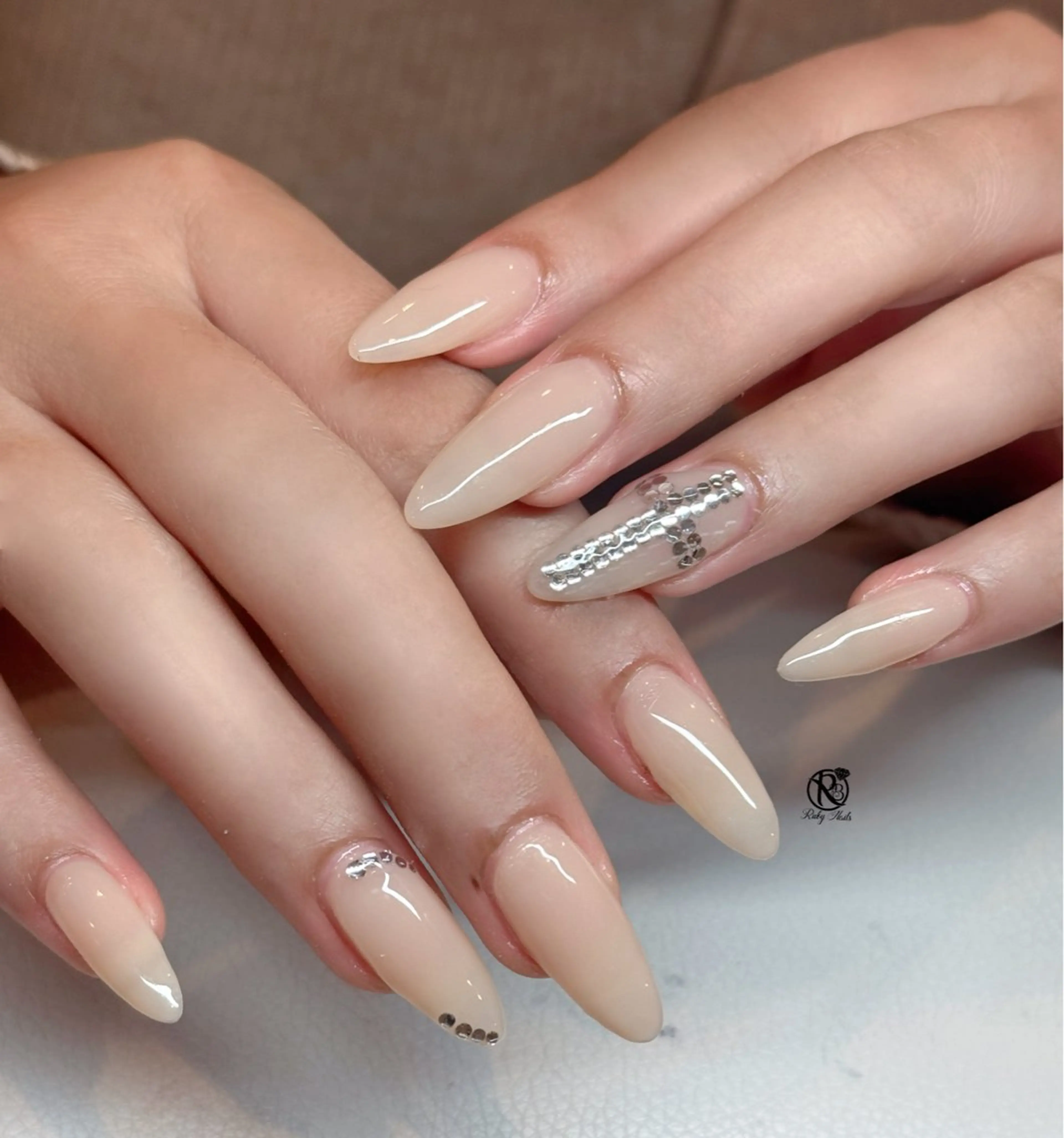 ネイル ボルドー ブラウン チークネイル ドット フットネイル ハンドネイル CHERRYネイルサロン所属・チェリネイルサロン 霞ヶ関のネイルデザイン