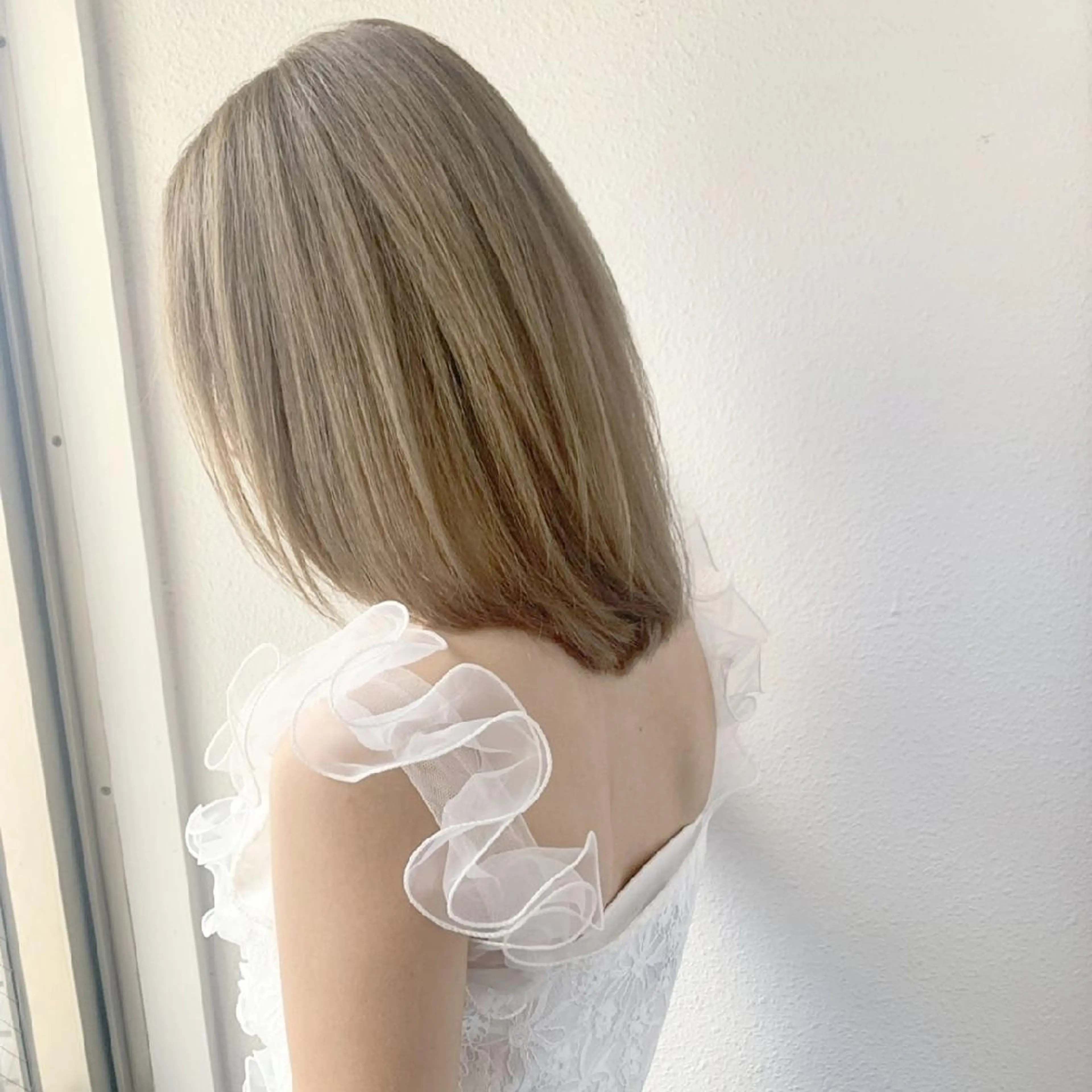 ミディアム カラー ベージュカラー ミルクティーベージュ カット ヘアカラー 竹内啓太 ボブのヘアスタイル