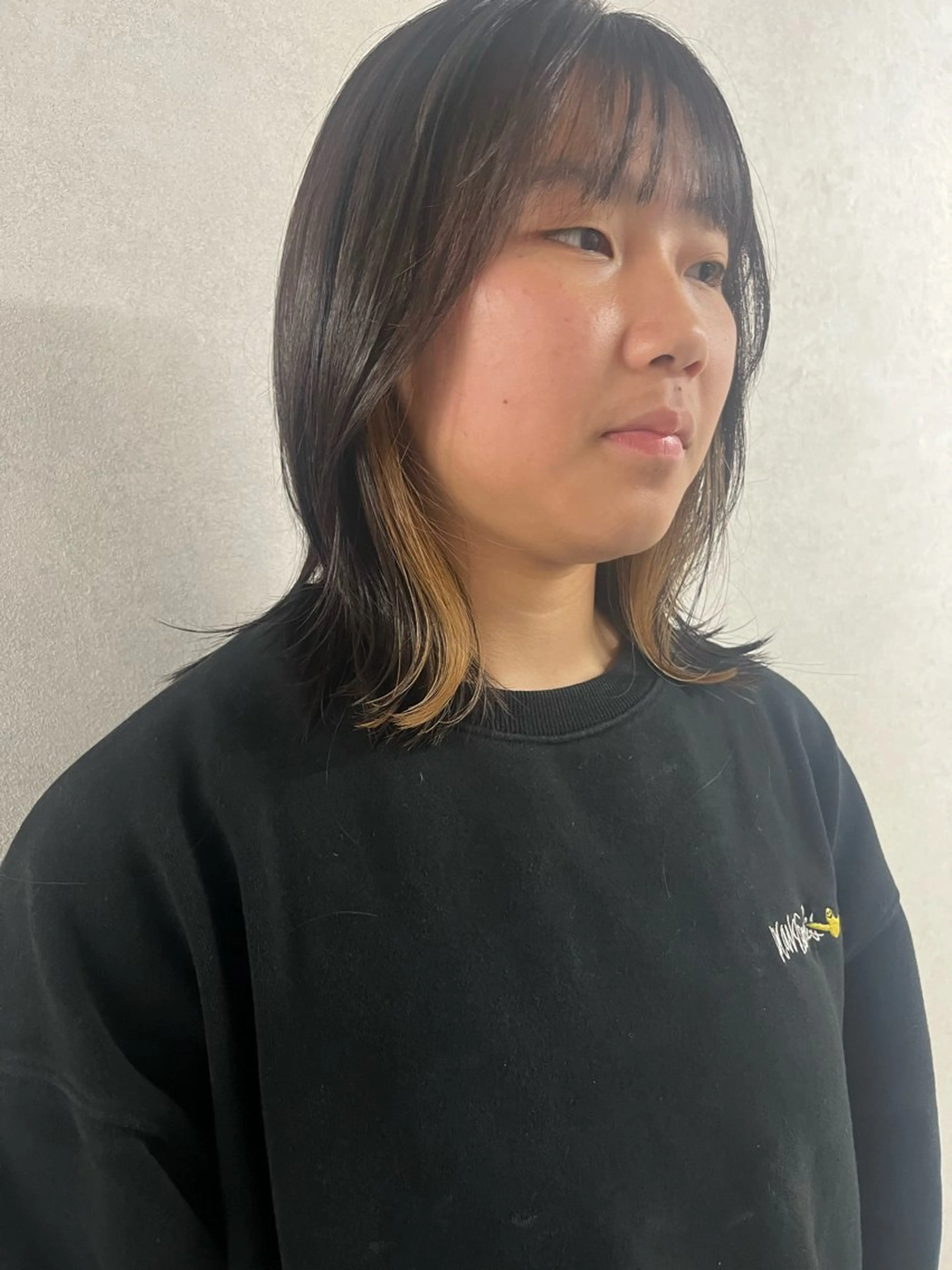 ミディアム カラー ベージュカラー レイヤーカット anon Loemのヘアスタイル