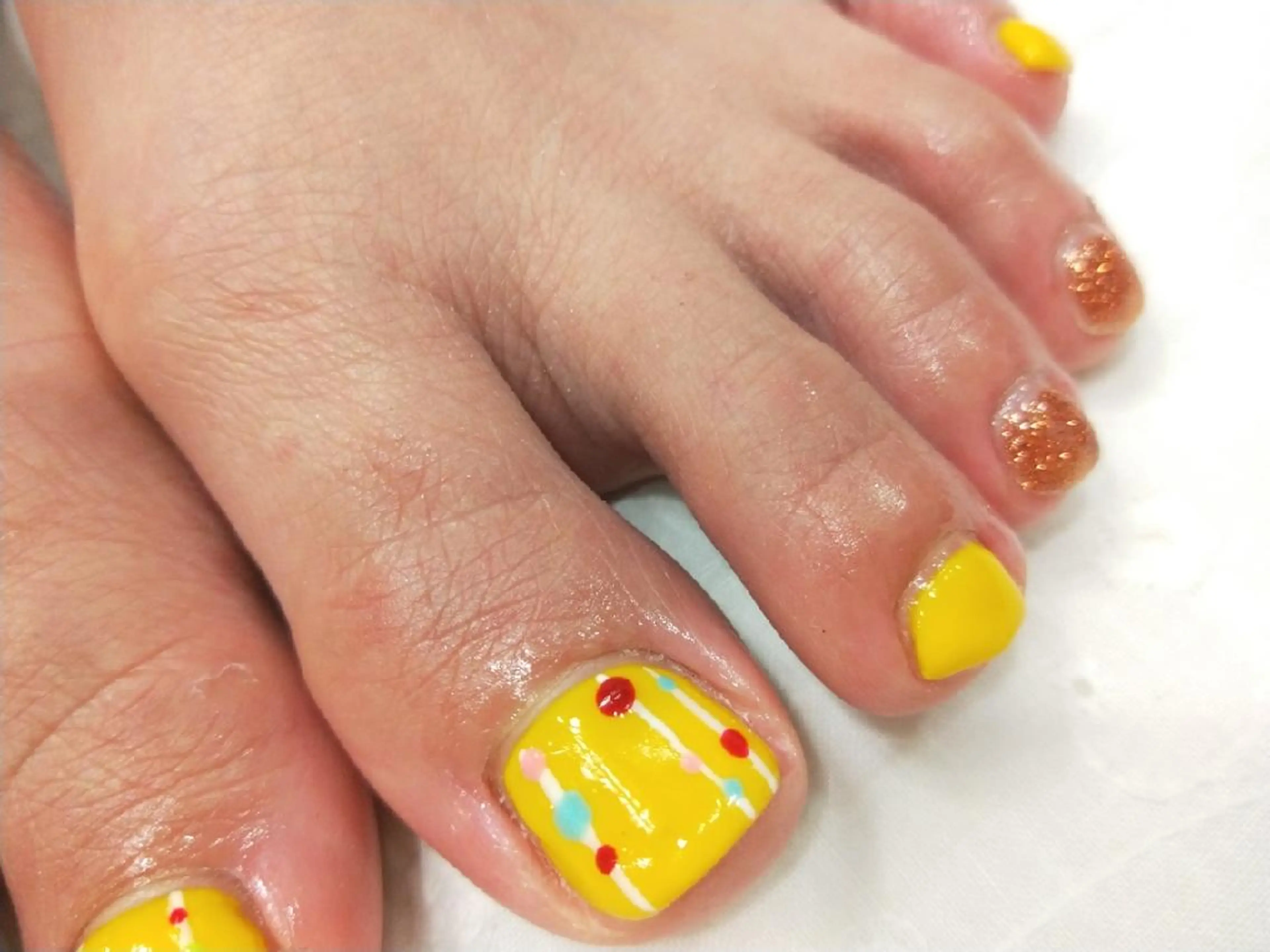 ネイル フットネイル R'well所属・はばすみれ🎀ﾈｲﾙ 光ﾌｪｲｼｬﾙ ﾍｱのネイルデザイン