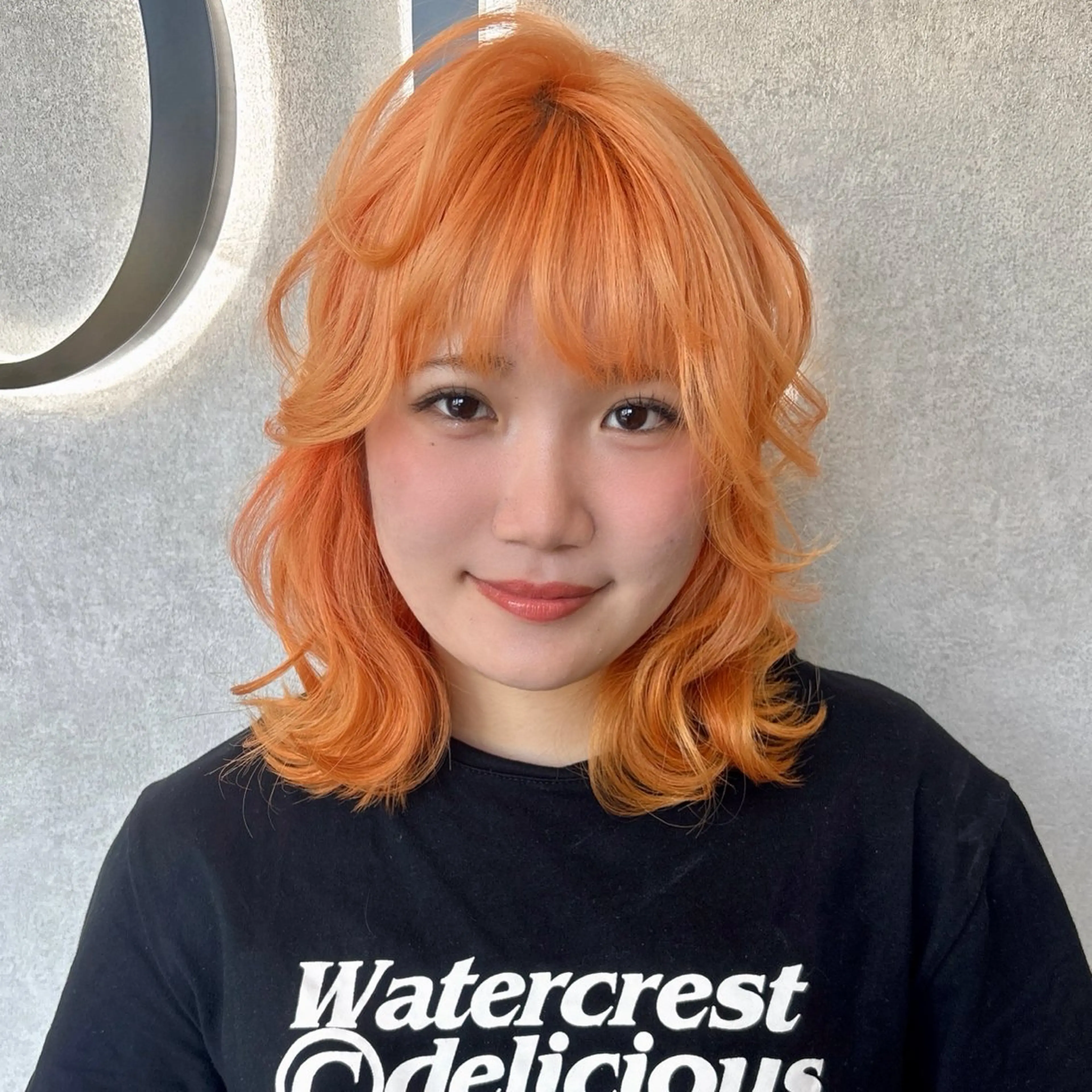 セミロング カラー ハイトーンカラー ハイトーンオレンジ オレンジ ヘアカラー 村瀬 美来のヘアスタイル
