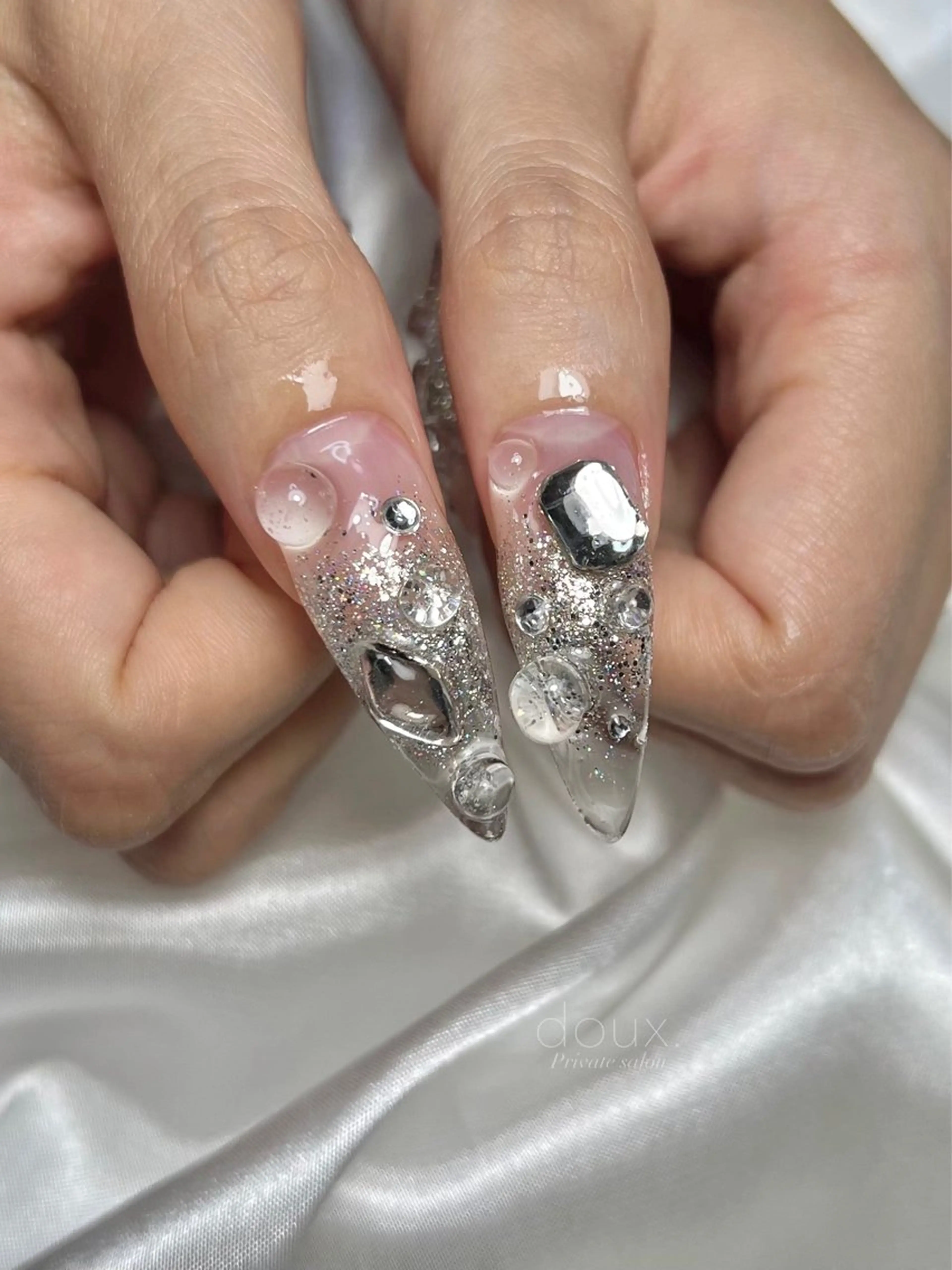 ネイル クリアネイル フラッシュネイル フレンチネイル ラメ(グリッター) マグネットネイル ハンドネイル doux. nailのネイルデザイン