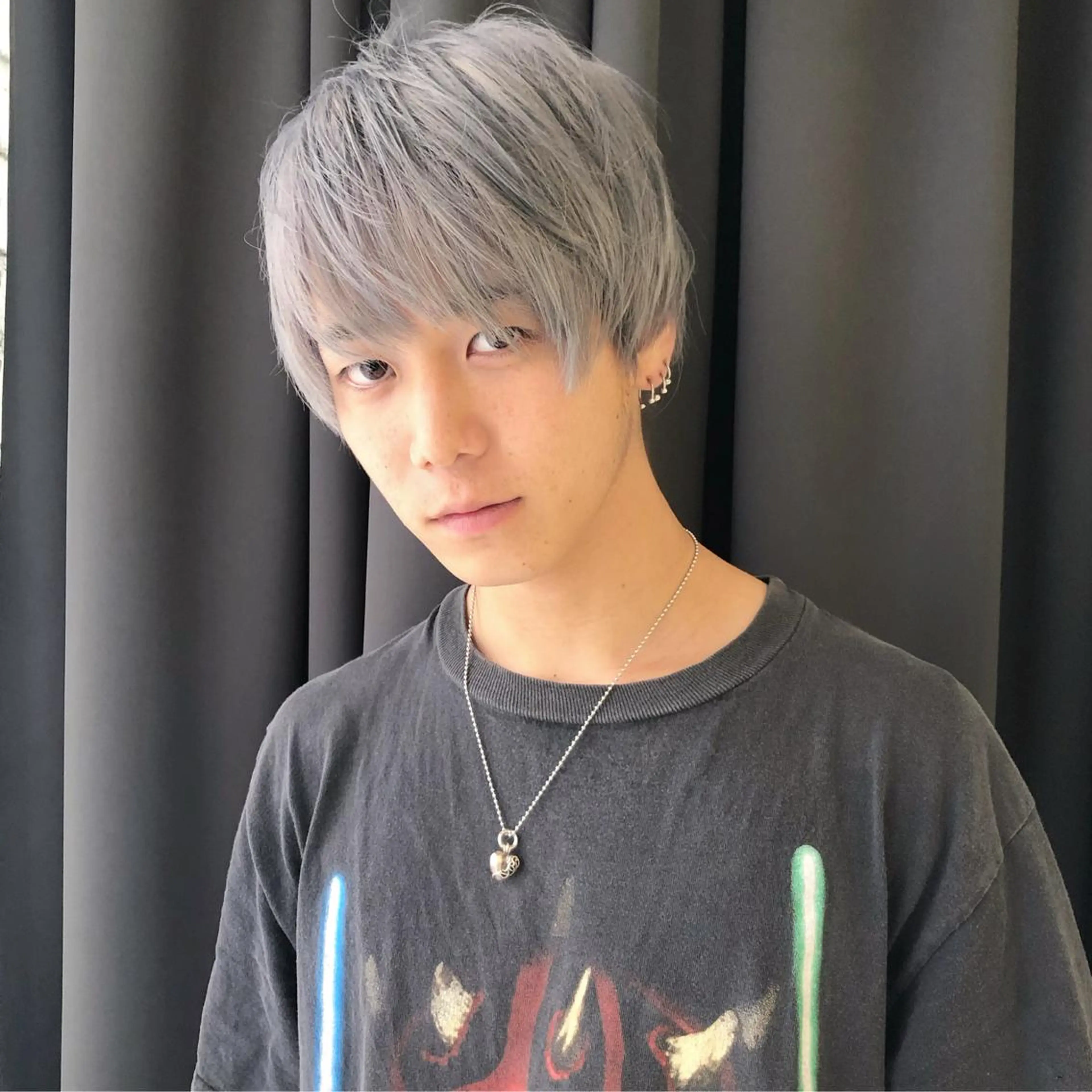 ショート カラー メンズ メンズショート シルバー ショートヘア ORIKA 美容室のヘアスタイル