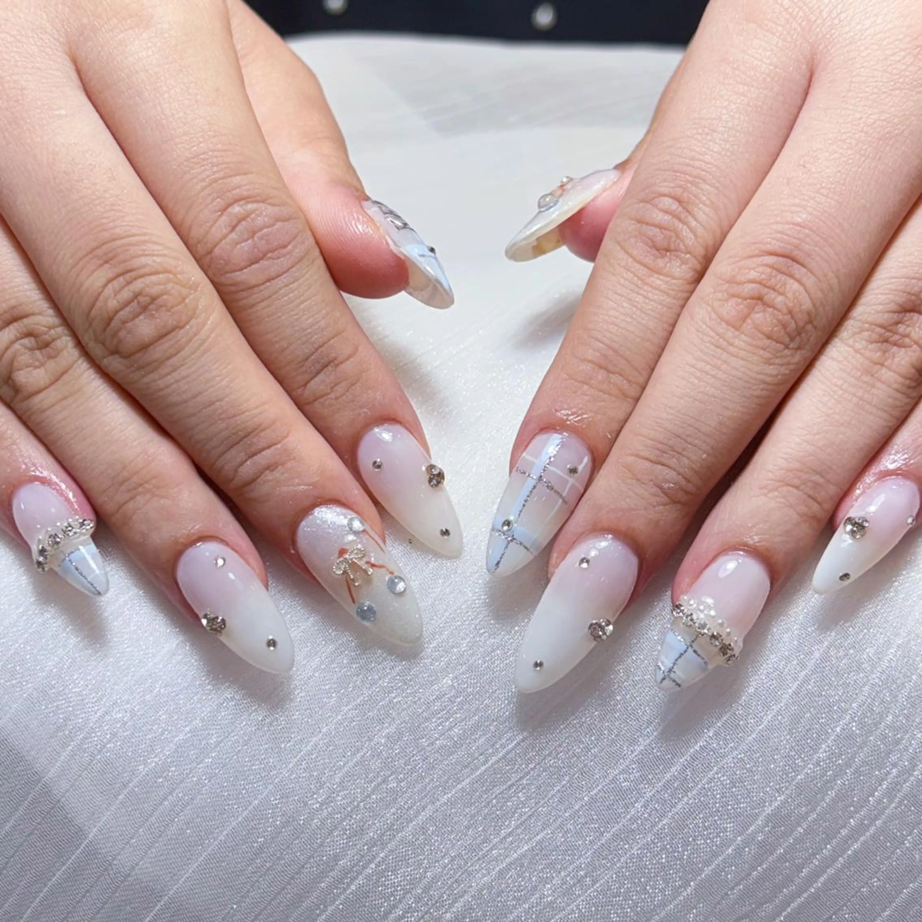 ネイル アートネイル オーロラネイル ガーリー キラキラネイル マグネットネイル ハンドネイル DIAMOND 💅のネイルデザイン