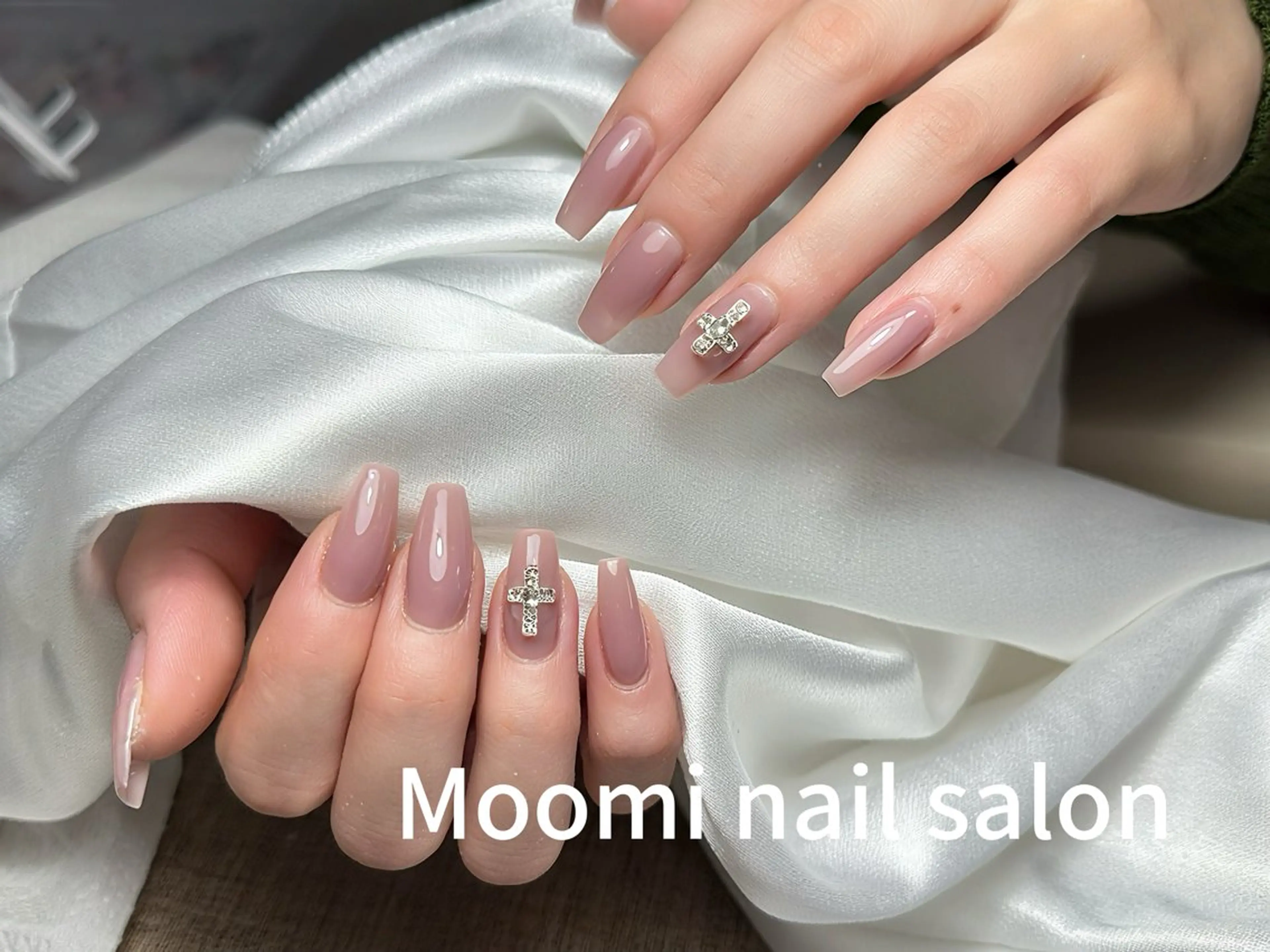 ロング ハンドネイル Moomi nail salonのネイルデザイン