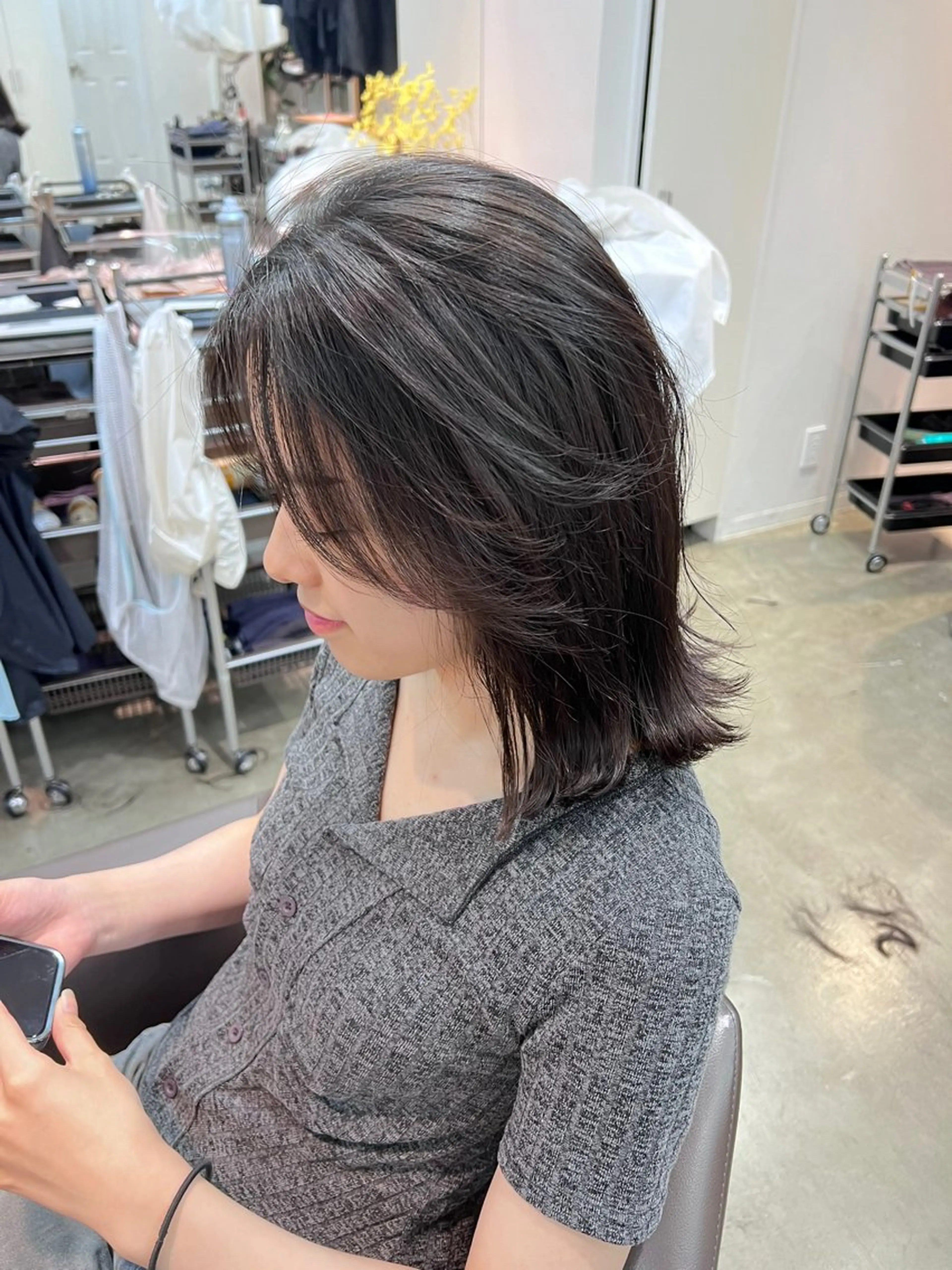 ミディアム レイヤーカット 外ハネヘア Omnis所属・山中 欧輔のヘアスタイル