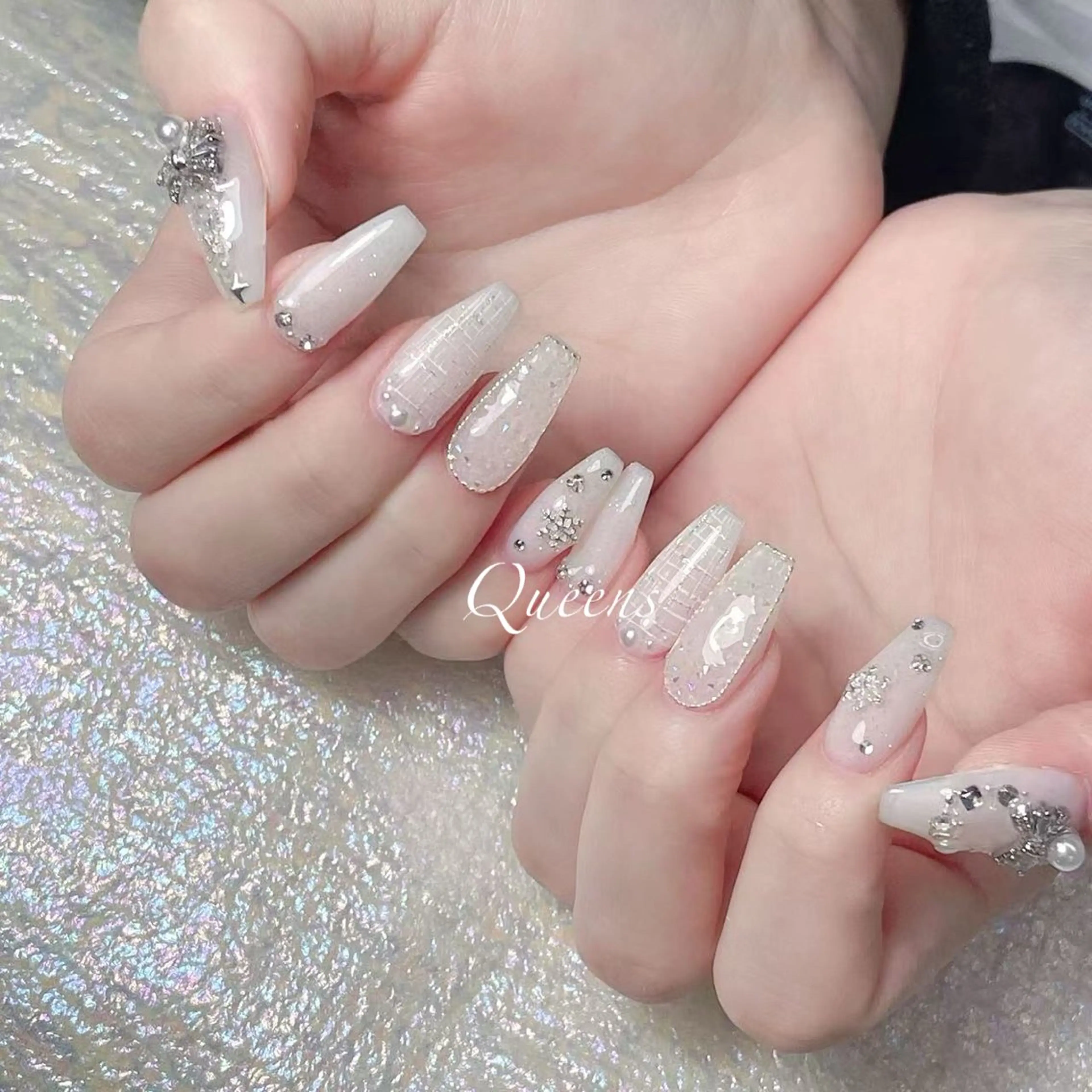 ネイル ハンドネイル Queens テイのネイルデザイン