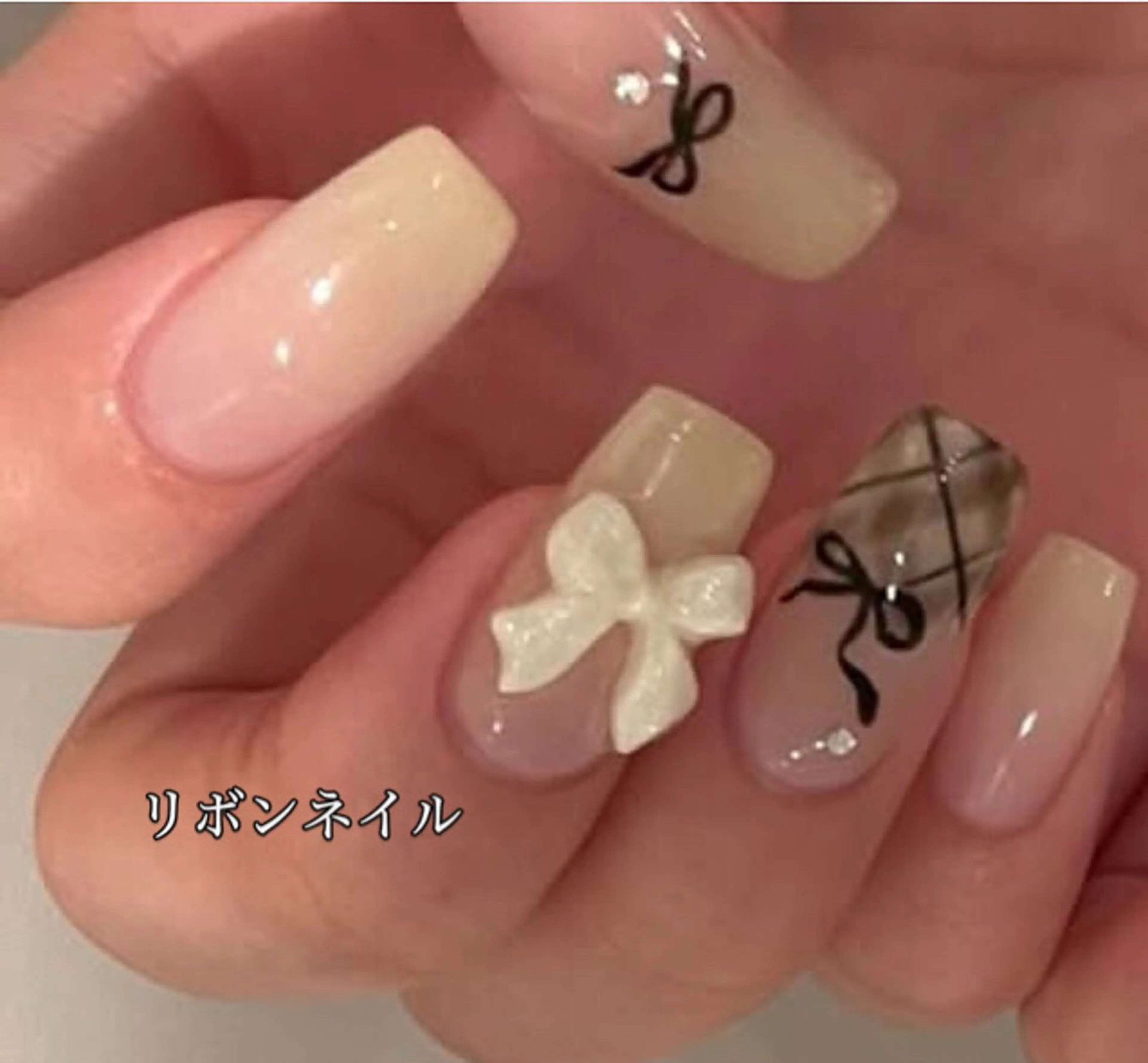 ネイル ガーリー リボン ショートネイル ハンドネイル Roger 舞のネイルデザイン