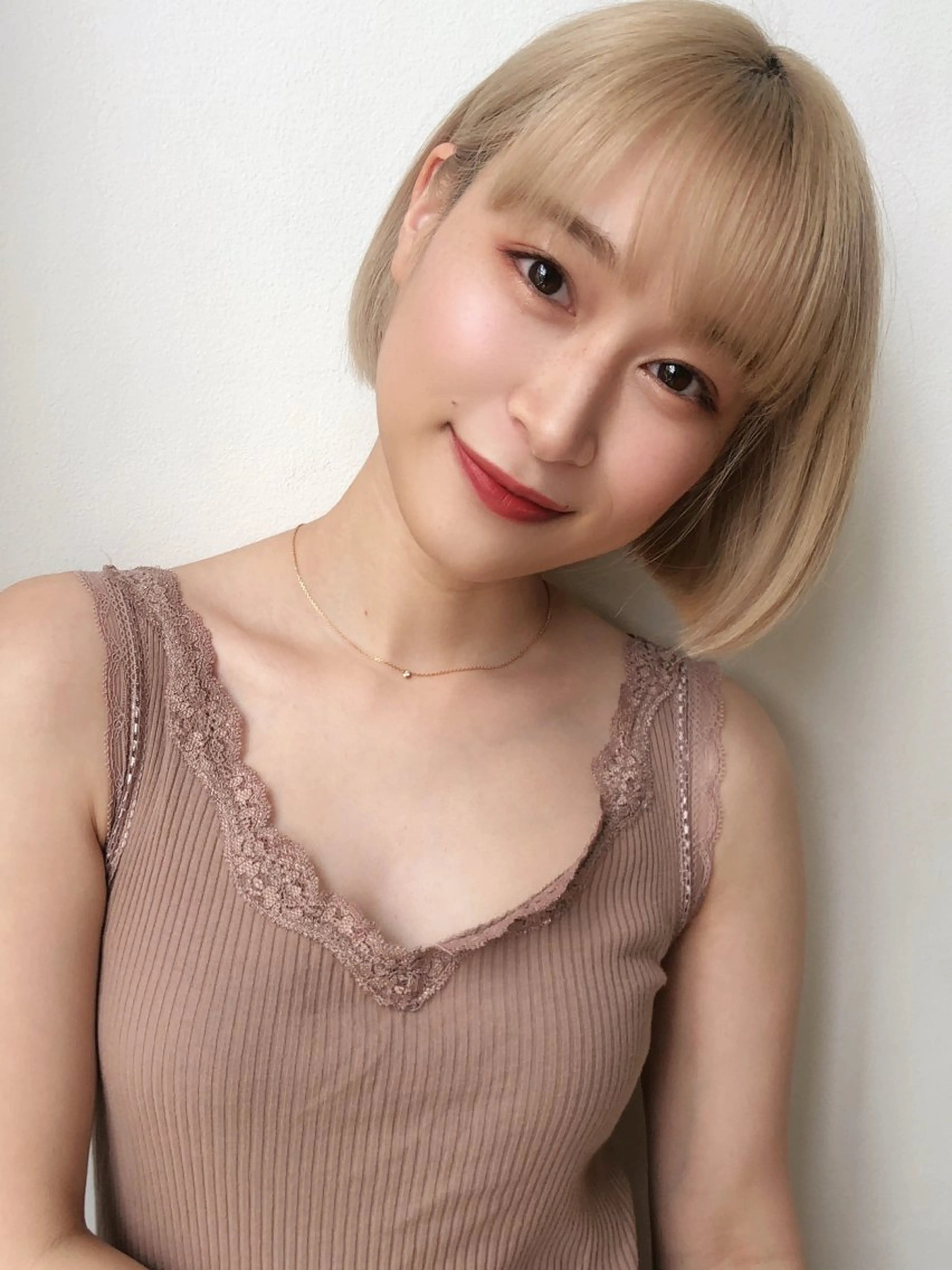 ショート カラー パーマ ヘアアレンジ ハイトーンカラー ボブ カット ヘアカラー トリートメント VIVIE【ヴィヴィ】所属・髪質改善/韓国風 レイヤー/田村祐樹のヘアスタイル