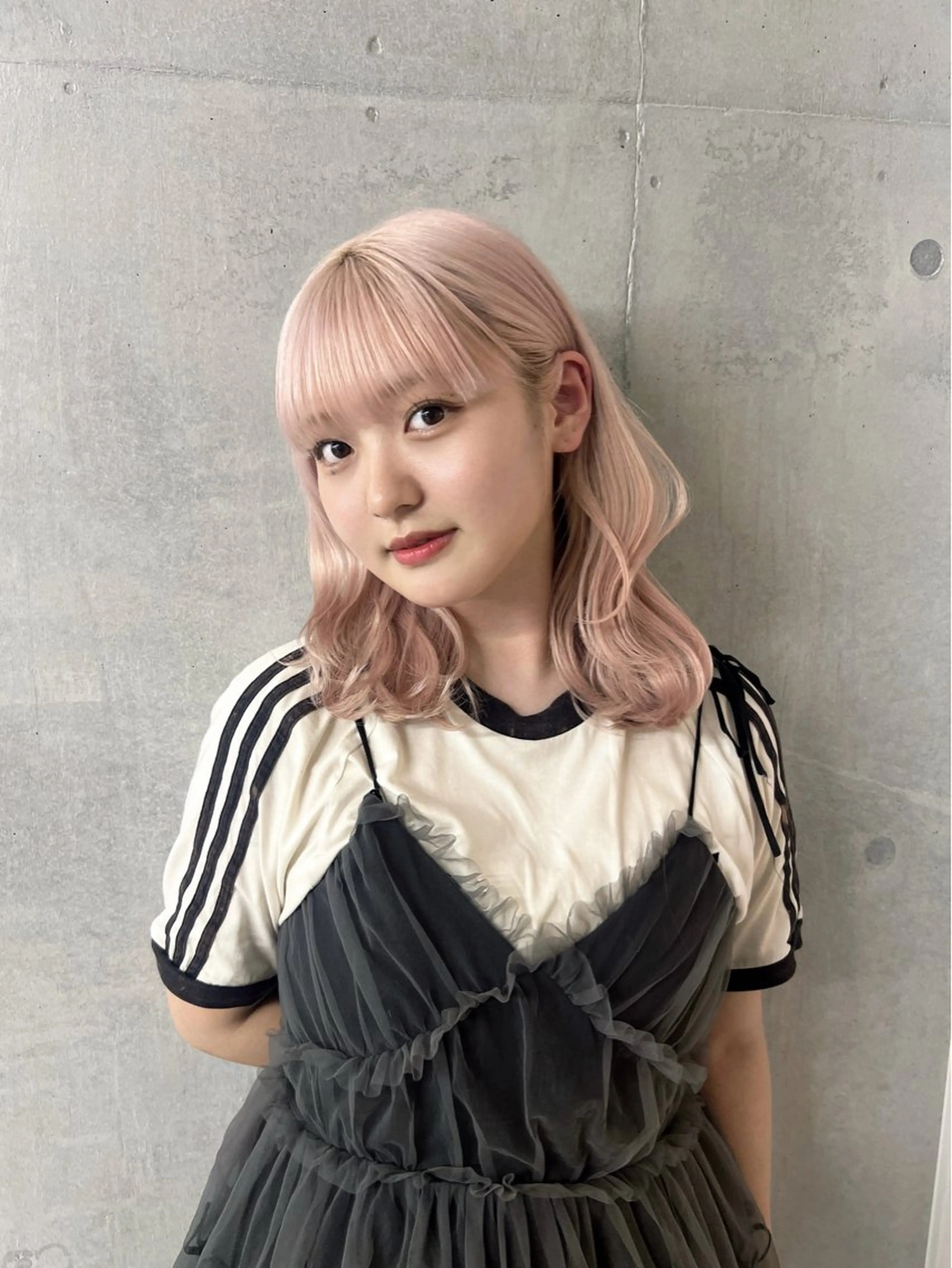 セミロング カラー ヘアカラー ハイトーン/ピンク カラー/めい🎀のヘアスタイル