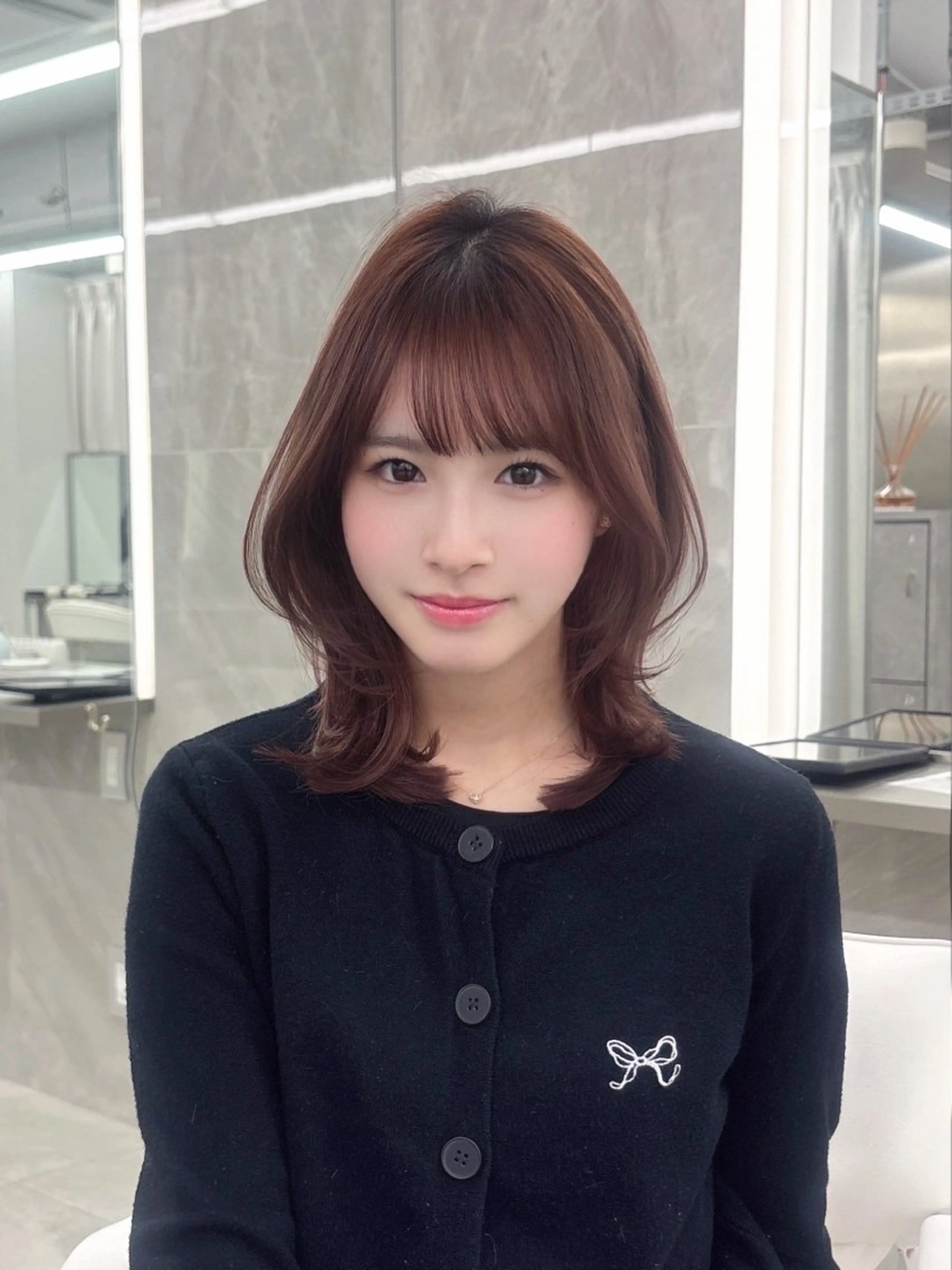 ミディアム 栄/レイヤー/ 津野 こころのヘアスタイル