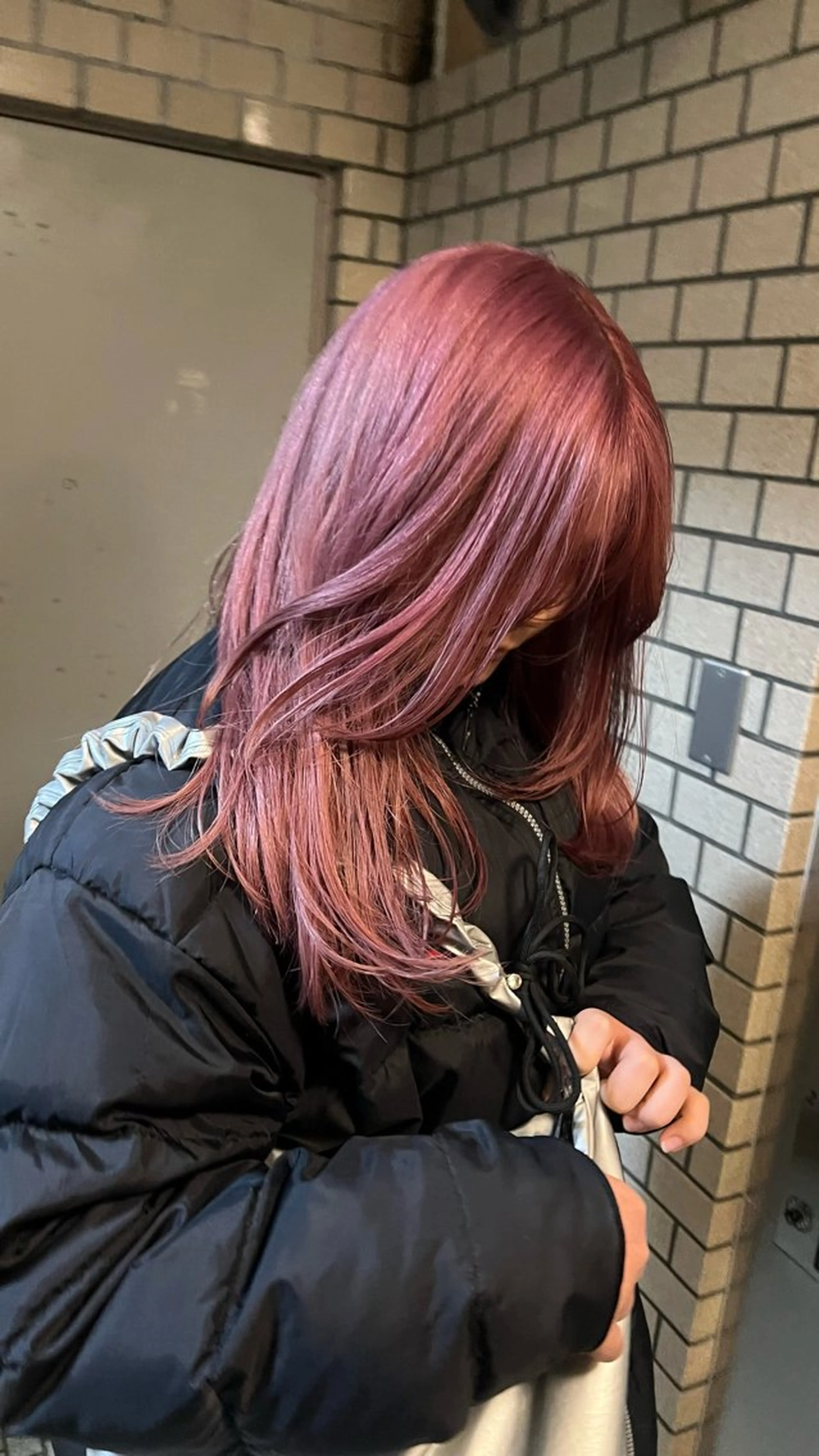 ミディアム 室屋 鈴音のヘアスタイル