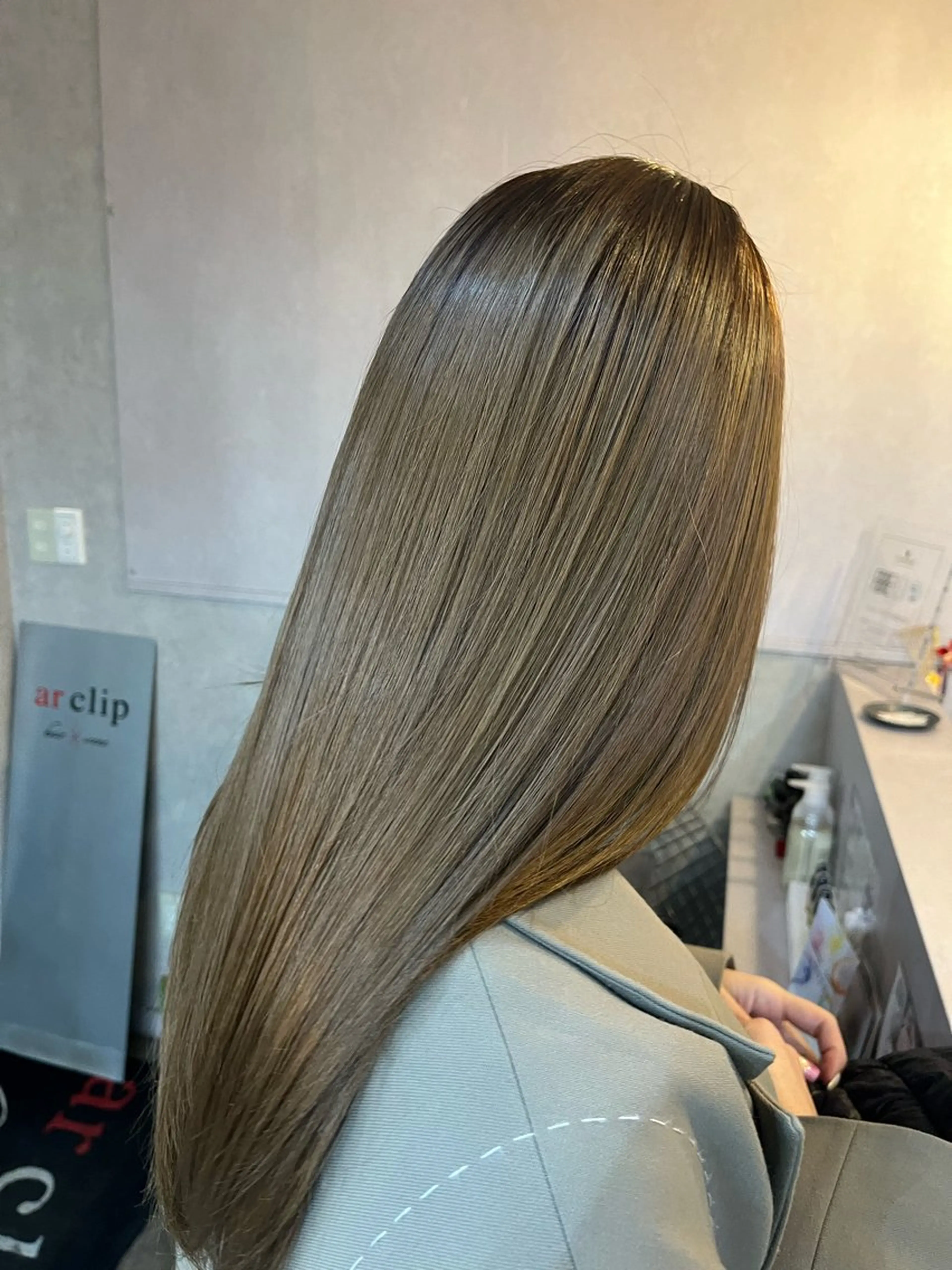 セミロング ere 代々木公園所属・みほ/ニュアンス/ モード/艶カラーのヘアスタイル