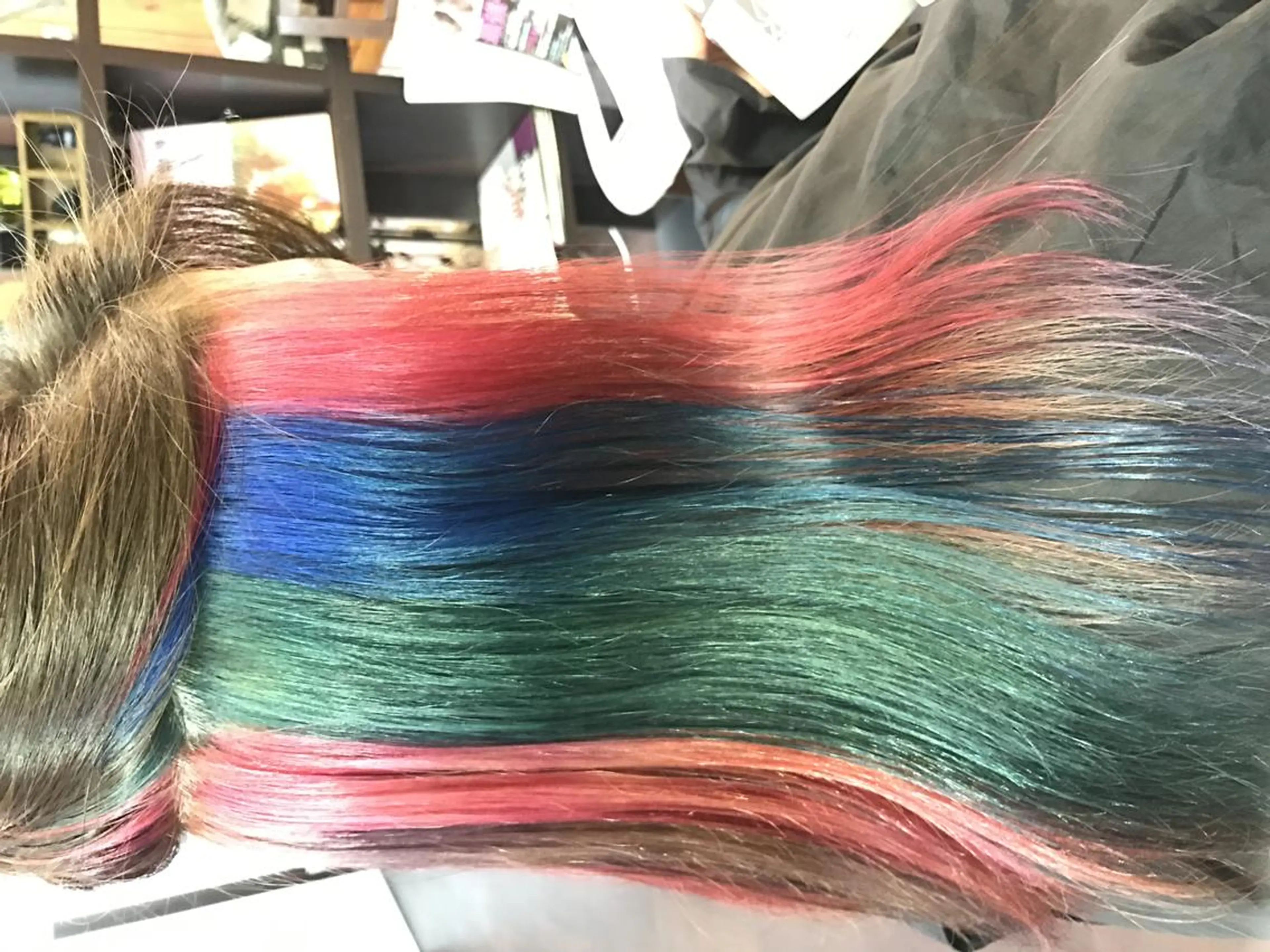 ミディアム カラー hair works raptureのヘアスタイル